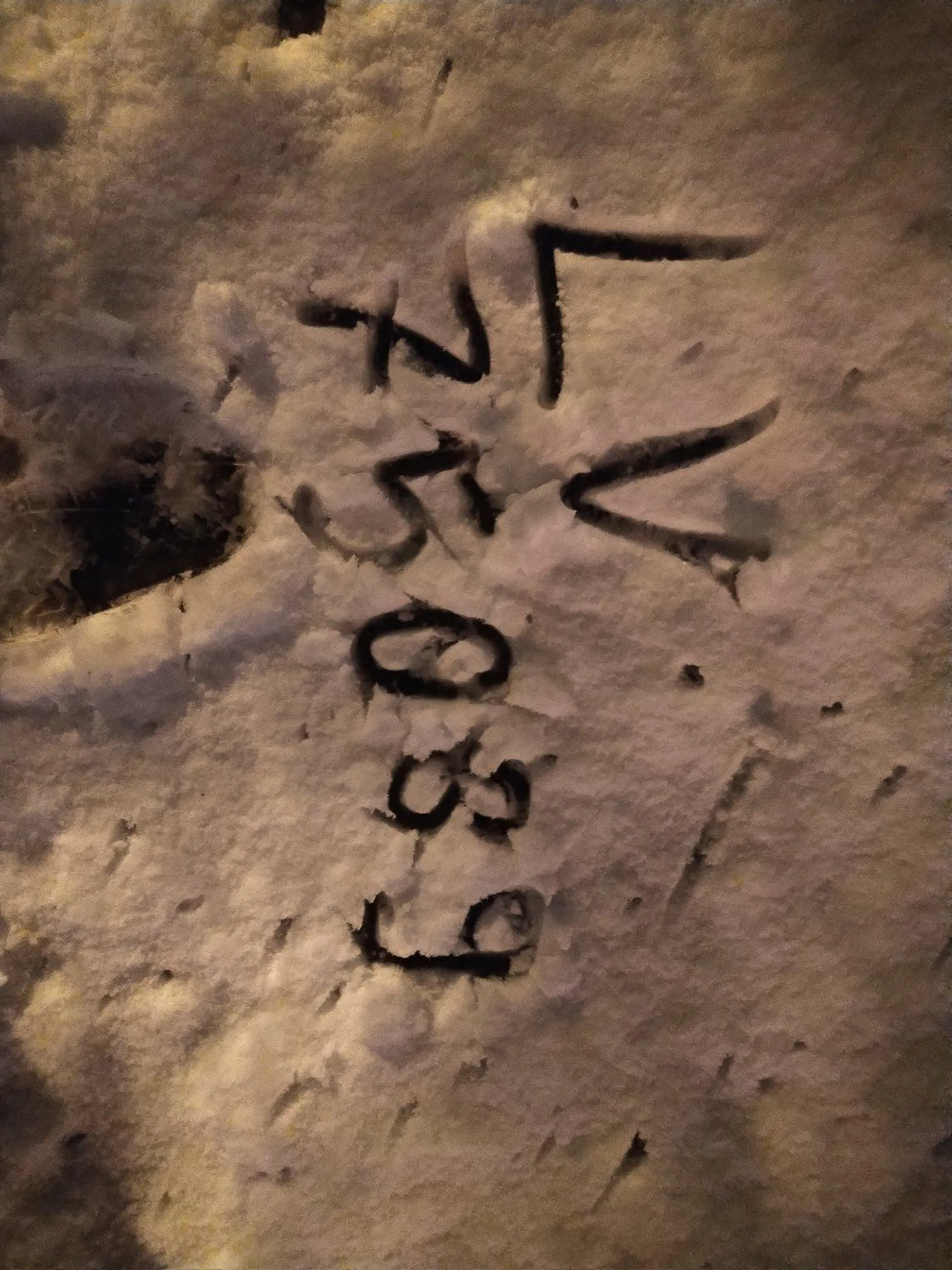 Biały Fiat Panda, głupek jechał 19/01/2023 o 20:46 przez Prawiedniki i celowo rozjeżdżał z dużą prędkością błoto pośniegowe w środku drogi. Efekt- ja z żoną cali w błocie i śniegu, nawet piach w zębach.