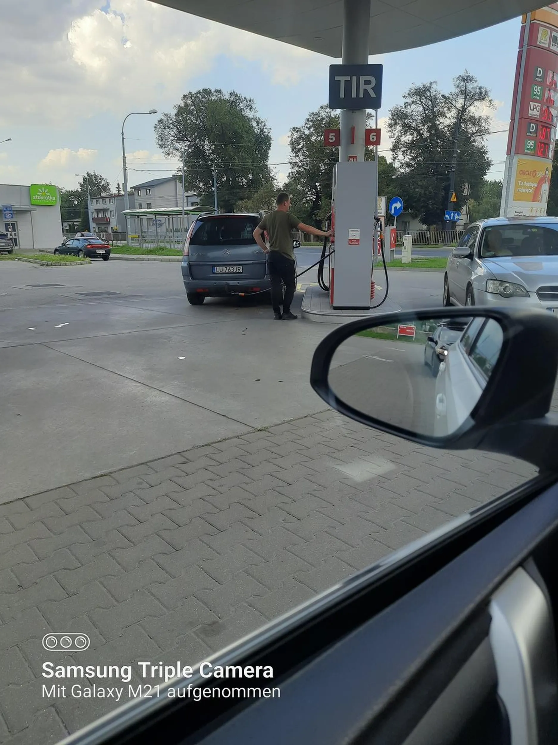 Jak tam, fajnie sie wcinac w kolejke na stacji circle k na Kunickiego? Troszke kultury wypada sie nauczyć