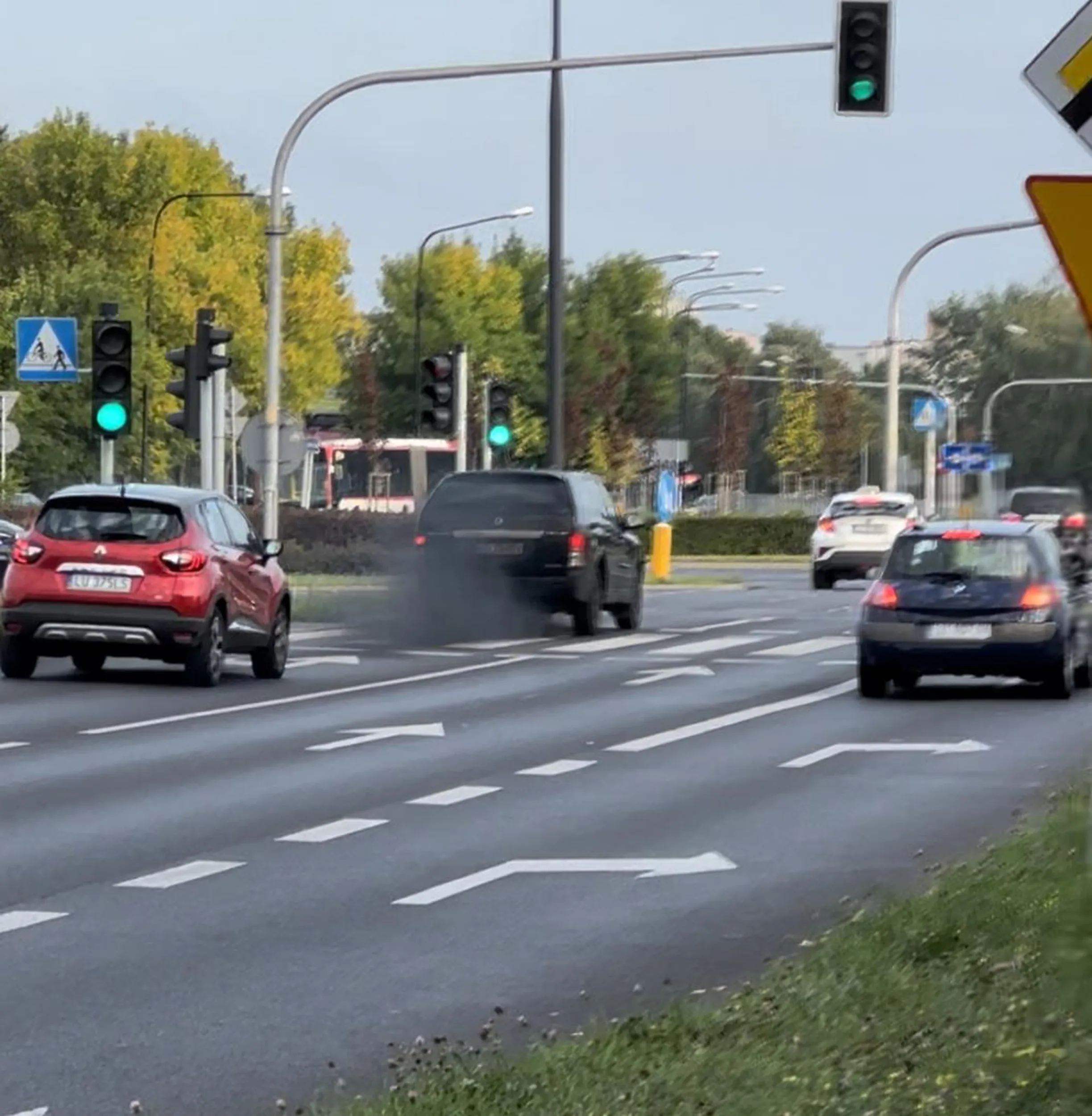 Kierowca emituje ponadprzeciętne ilości dymu https://streamable.com/6vav59