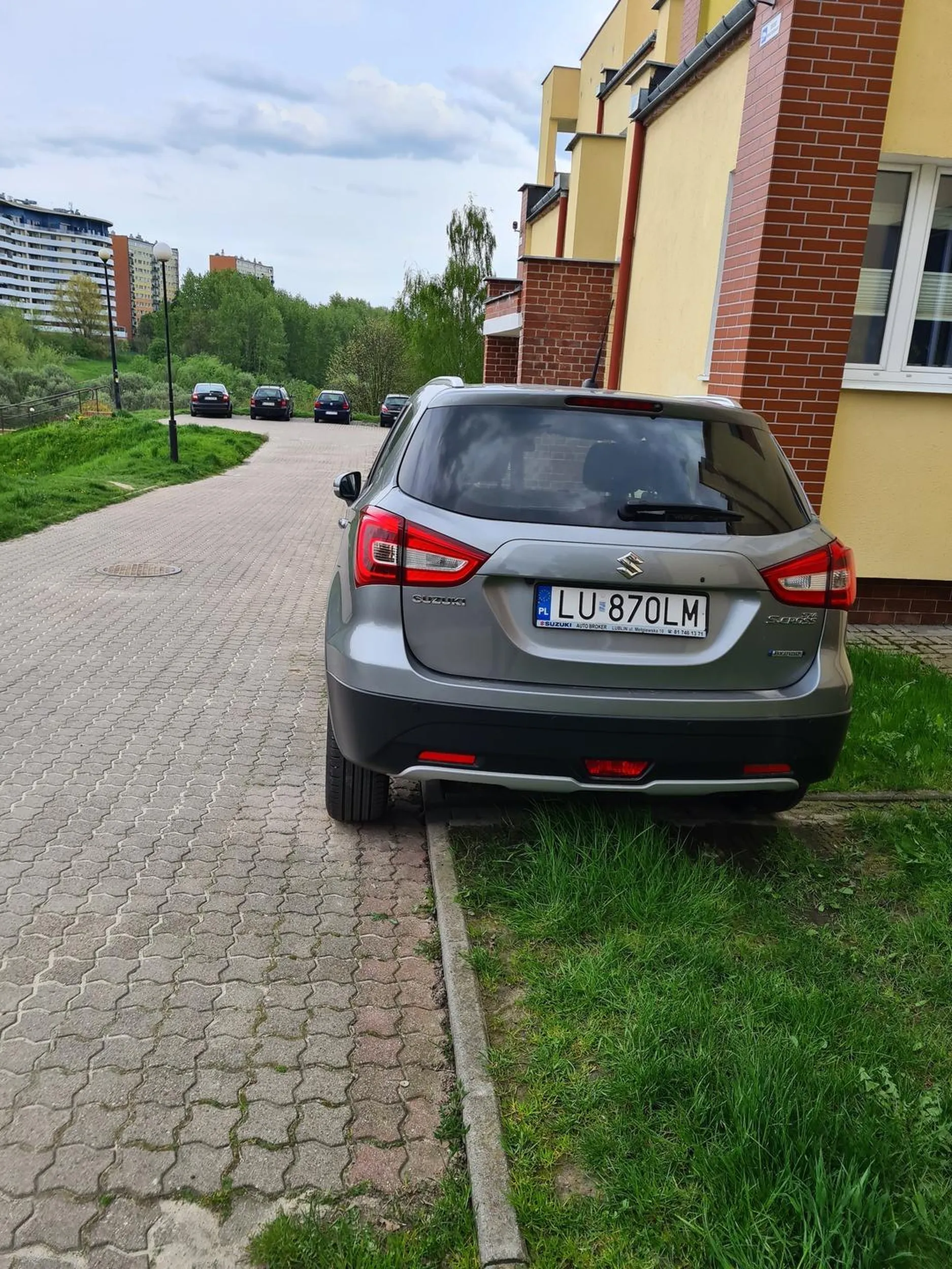 Prawie udało mi się wjechać do klatki