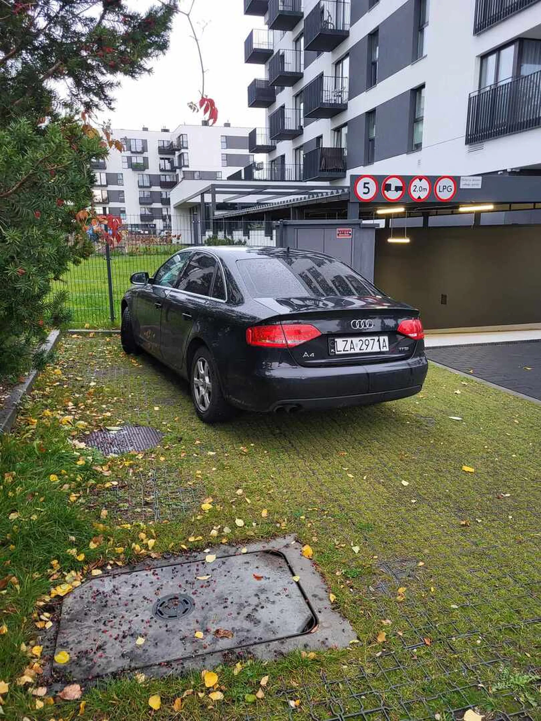 Pracuj dalej, a może uda Ci się kiedyś zająć nie dwa, a trzy miejsca parkingowe. Pozdrawiam!