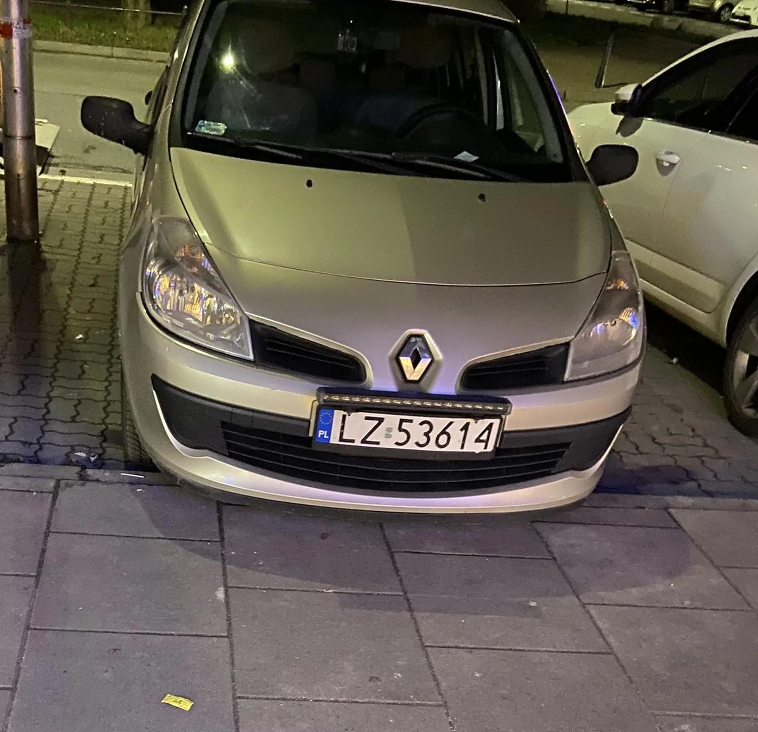 Sprytny kierowca, unika fotoradarów