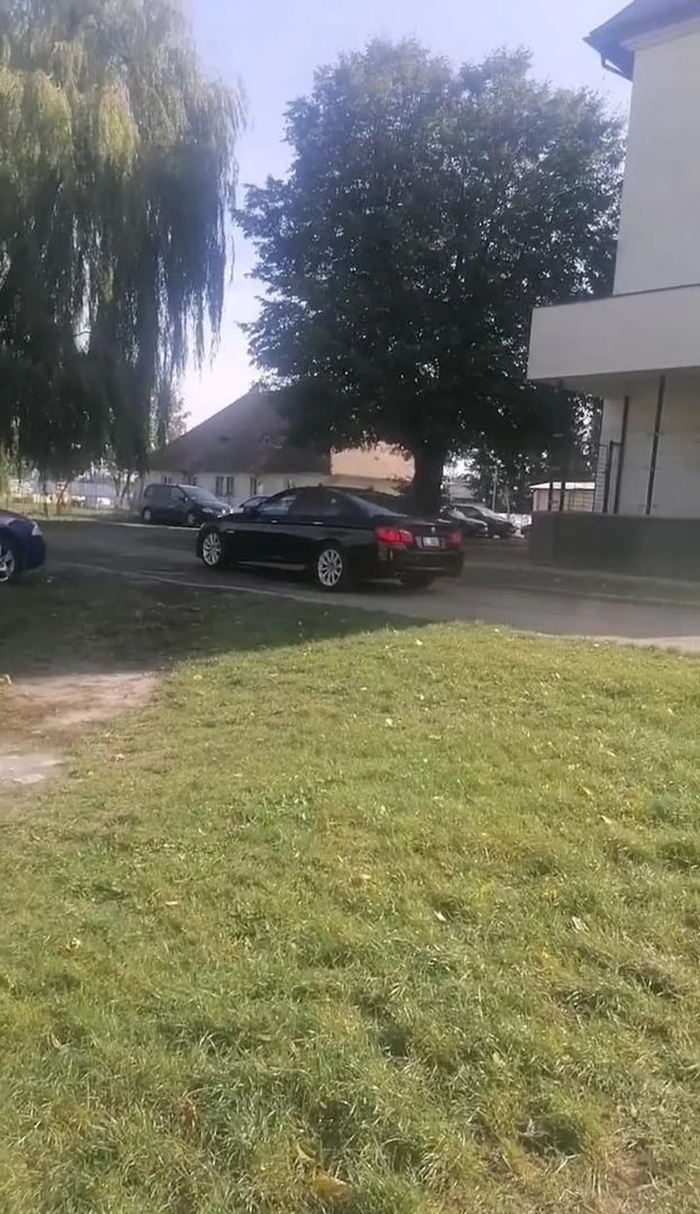 Ostatnio jechałem swoim fiatem Punto odebrać tableta wygranego w konkursie, gdy nagle z za zakrętu wyjeżdża czarne BMW z rejestracją l3m2 i kierowca zajeżdża mi drogę i wysiada z telefonem i nagrywa wszystko do centrali konfidenci zamojskiej. Proszę o identyfikację tej osoby w komentarzach z góry dziękuję.