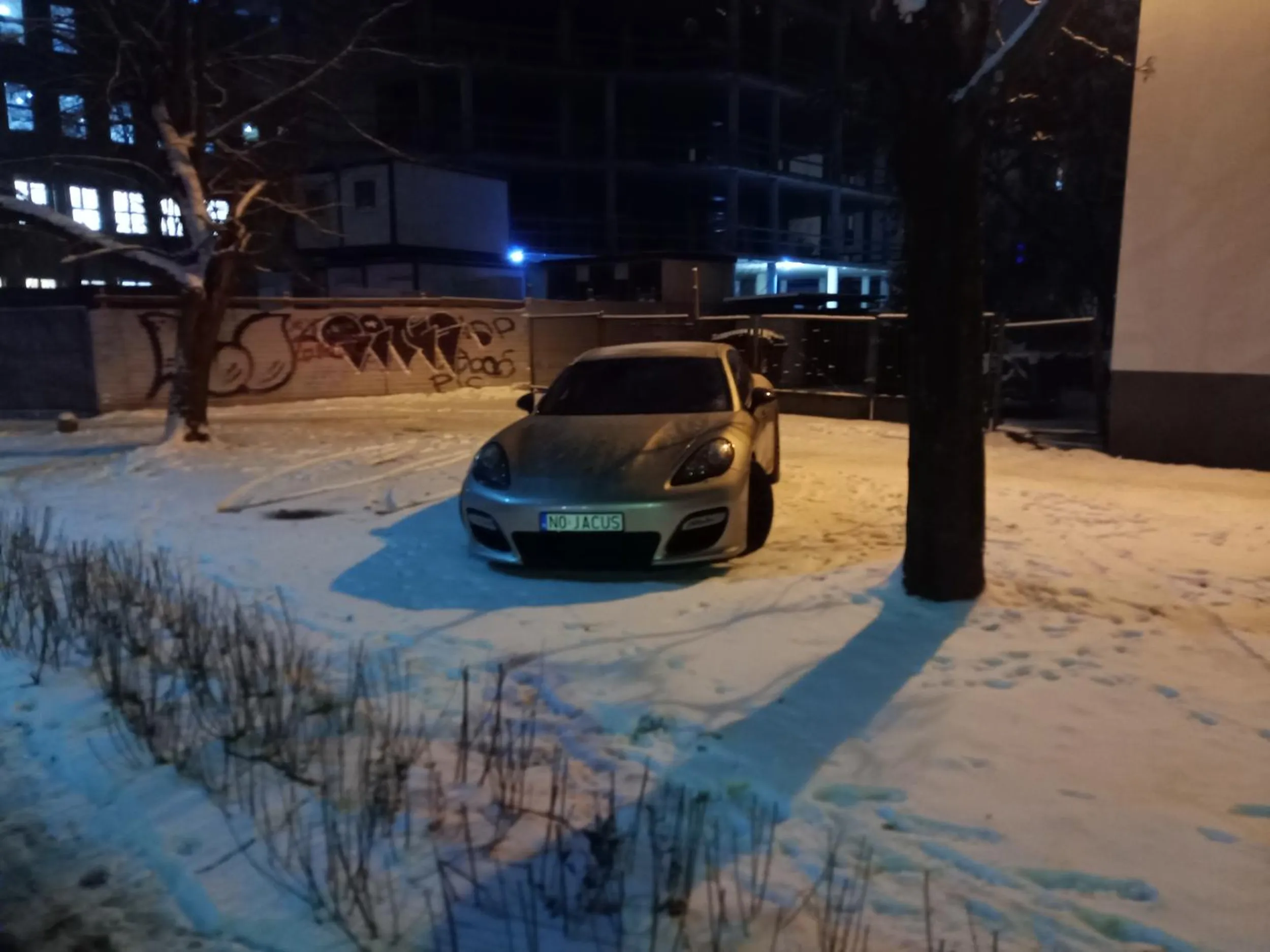 zasypany trawnik to nie parking