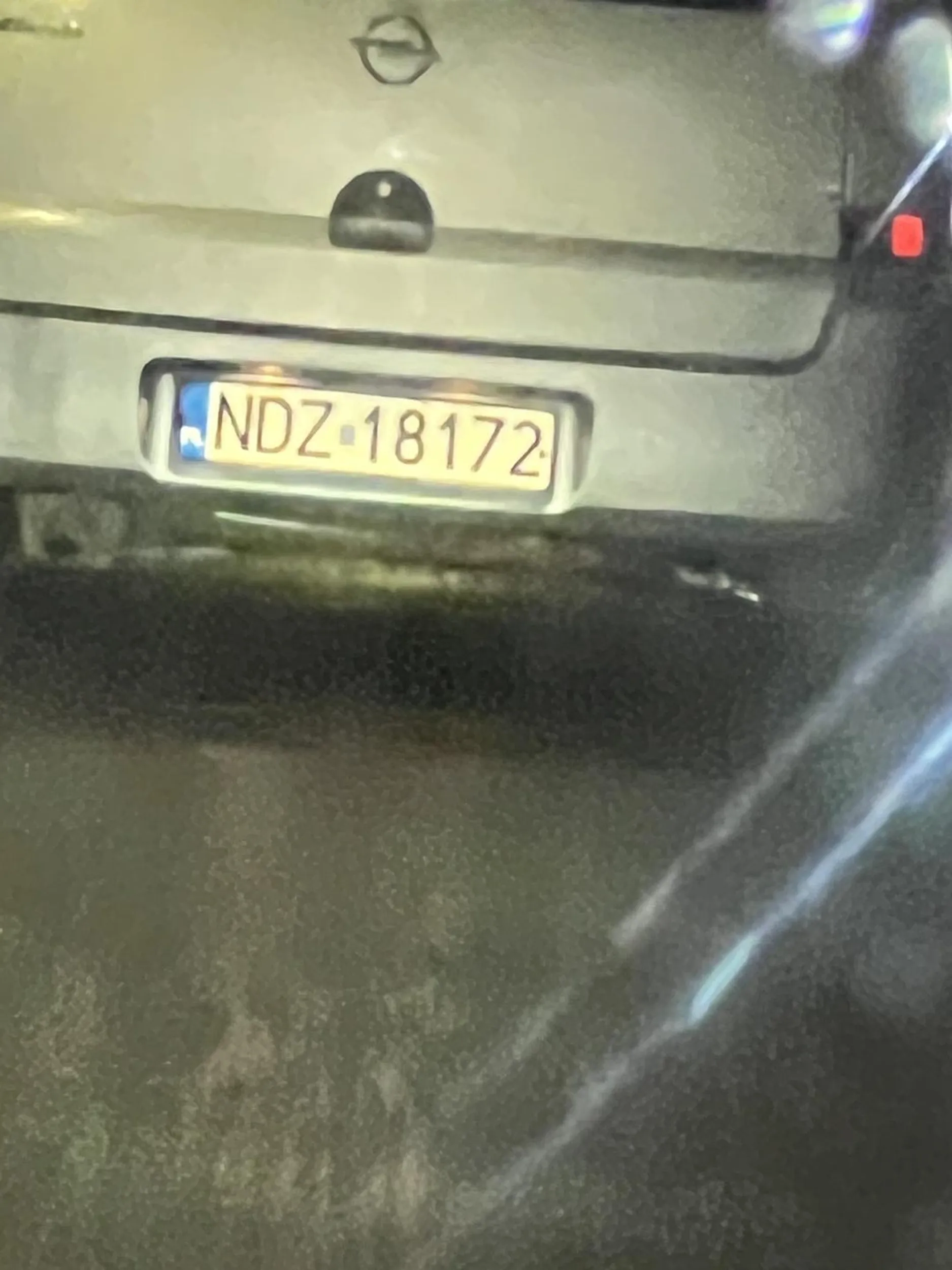 Jeździ nawalony od krawędzi do krawędzi, bez świateł, wyjeżdża na czołówkę samochodom jadącym z naprzeciwka