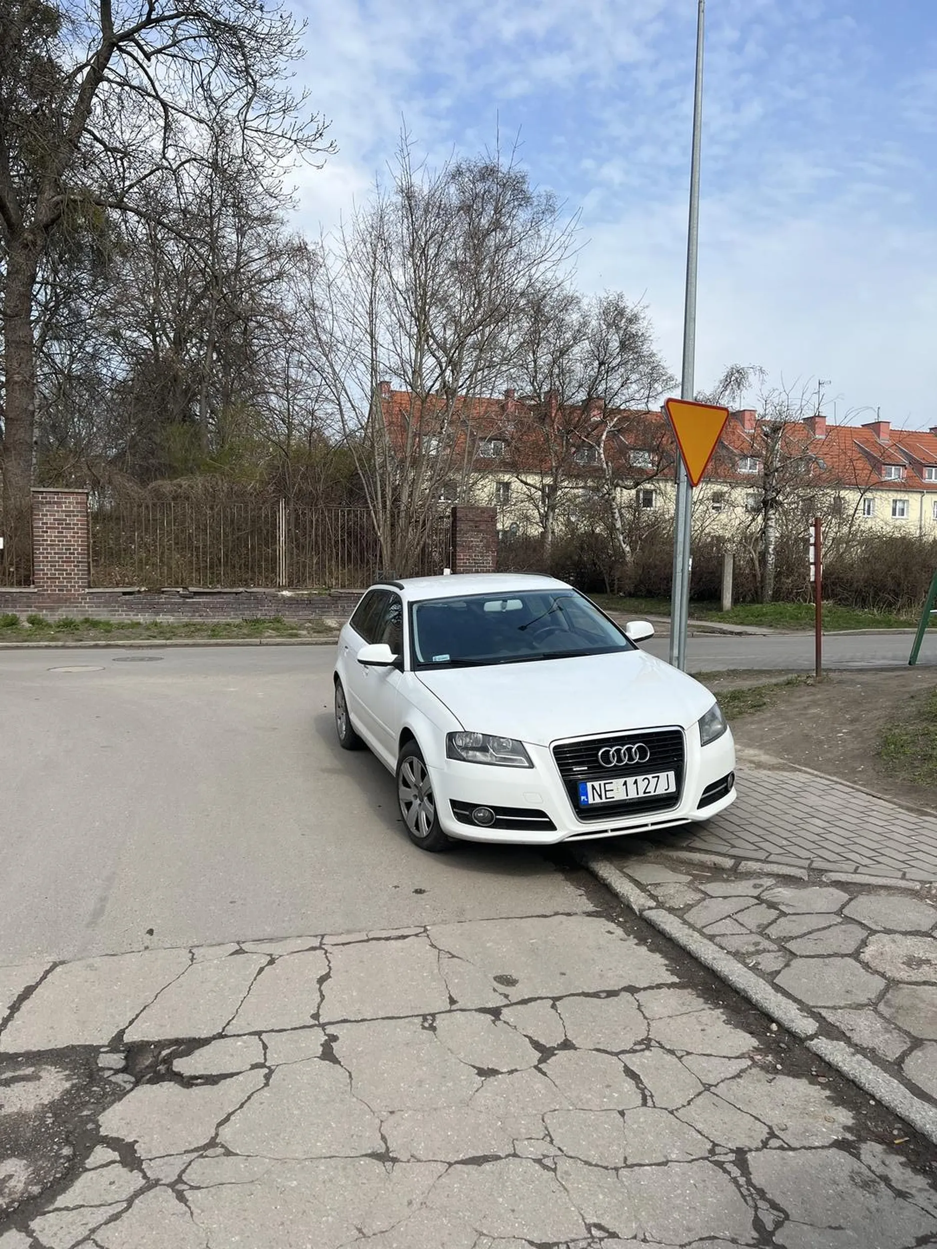 Trzeba było bardziej na skrzyżowanie wyjechać ;)