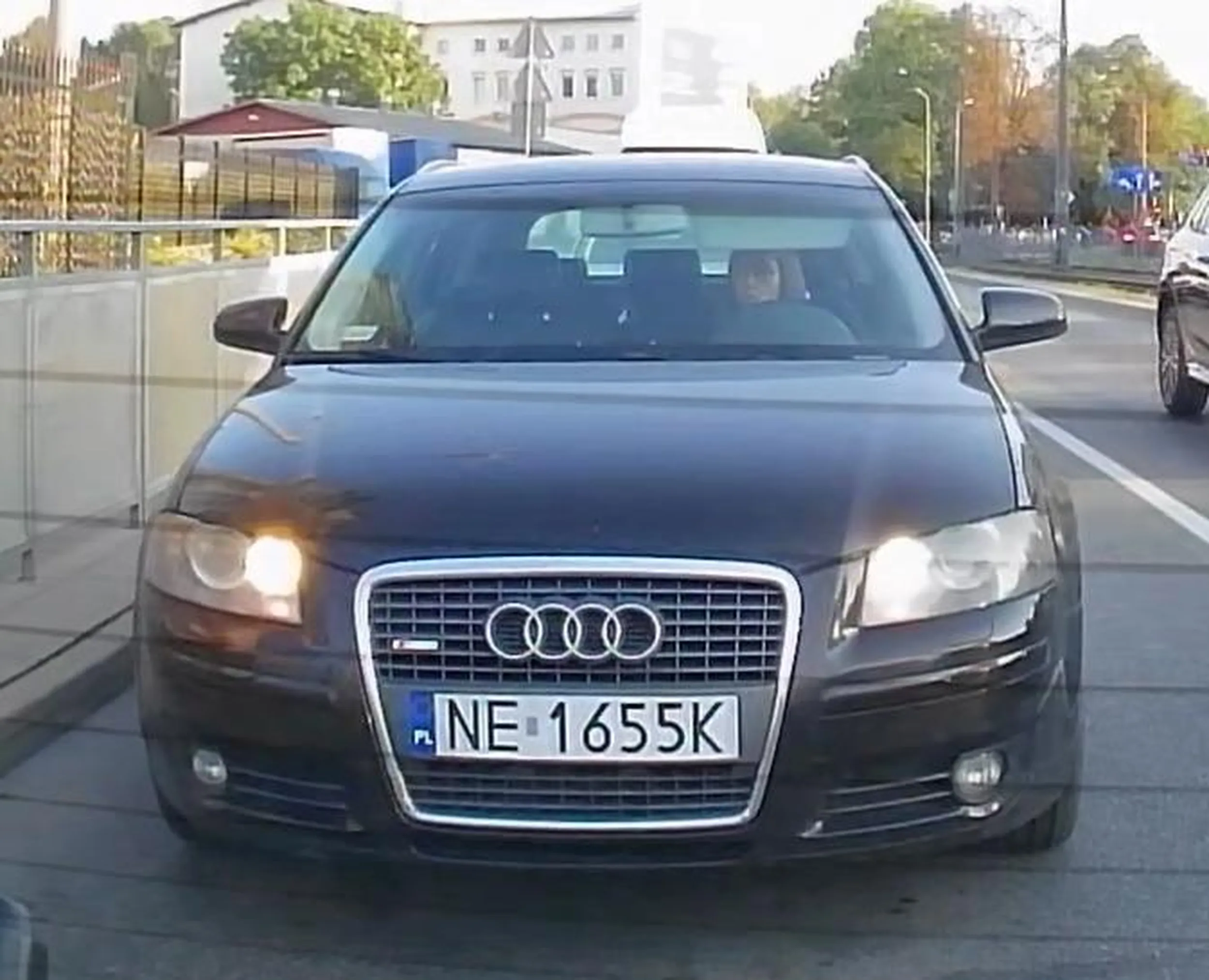 Jakaś diva niskich lotów w Audi z trąbi po sekundzie na zielonym. Jeśli to czytasz to się złotko tak nie nerwicuj, bo żyłka tobie pęknie. Mniej agresji na drodze.