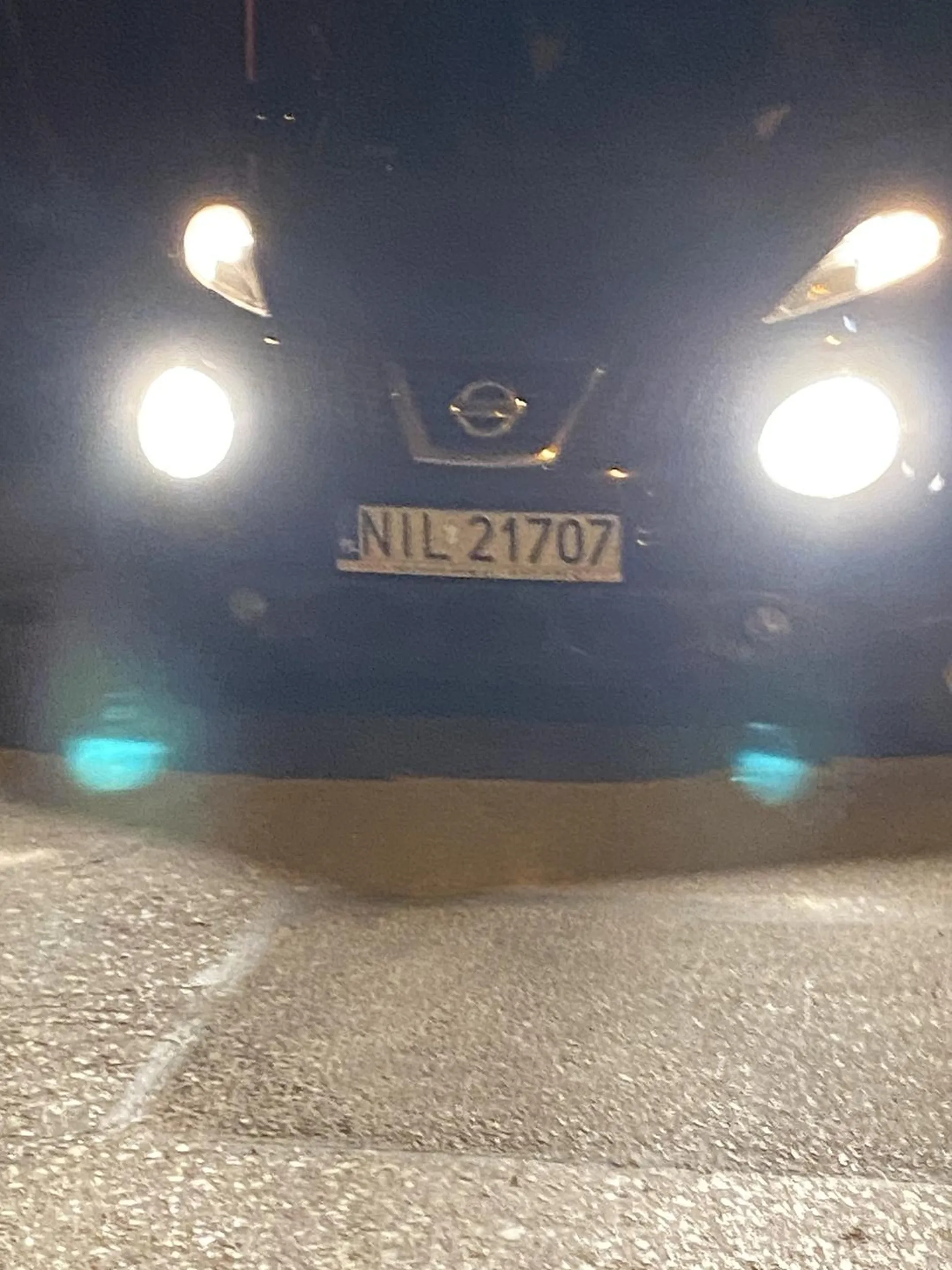 Droga Pani Kierująca samochodem marki Nissan. Proszę spojrzeć na wjazdy na Osiedle Mazurskie , całe osiedle jest strefą skrzyżowań równorzędnych. Kierowcy z prawej strony maja pierwszeństwo. Także jadąc od płacy Aliantów musi ustąpić Pani pierwszeństwa kierującym jadącym z ulicy Bankowców oraz ulicy Szczytnowskiej od strony ulicy Gałdapskiej.