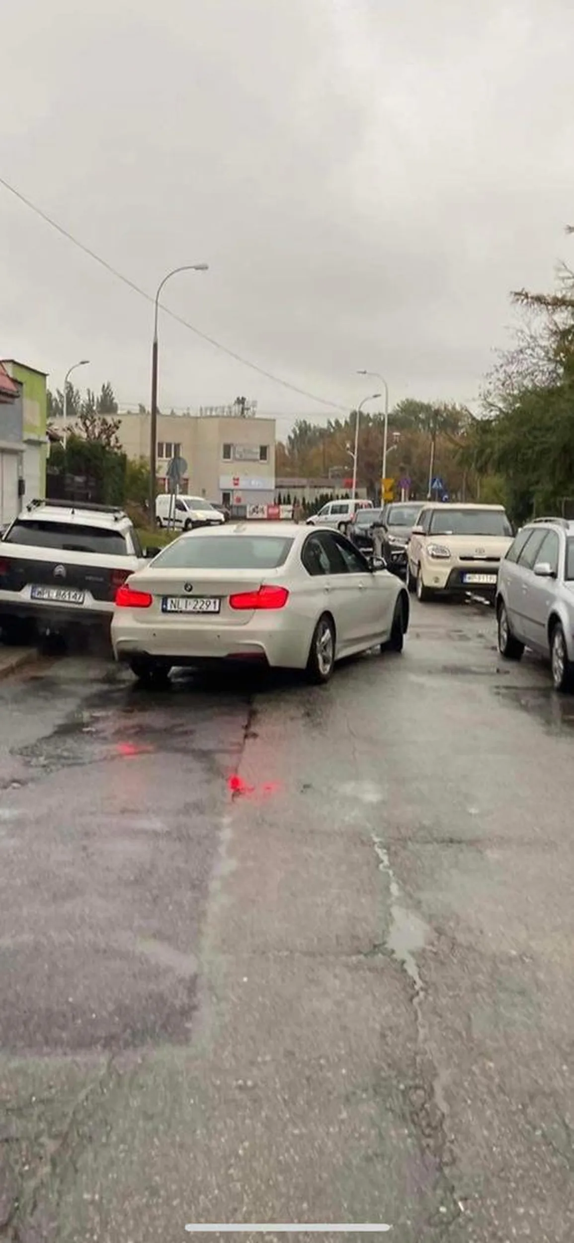 Prosze o informacje jakiekolwiek- opsikal kolezanke gazem pieprzowym i uciekl oraz ukradl 12tysiecy