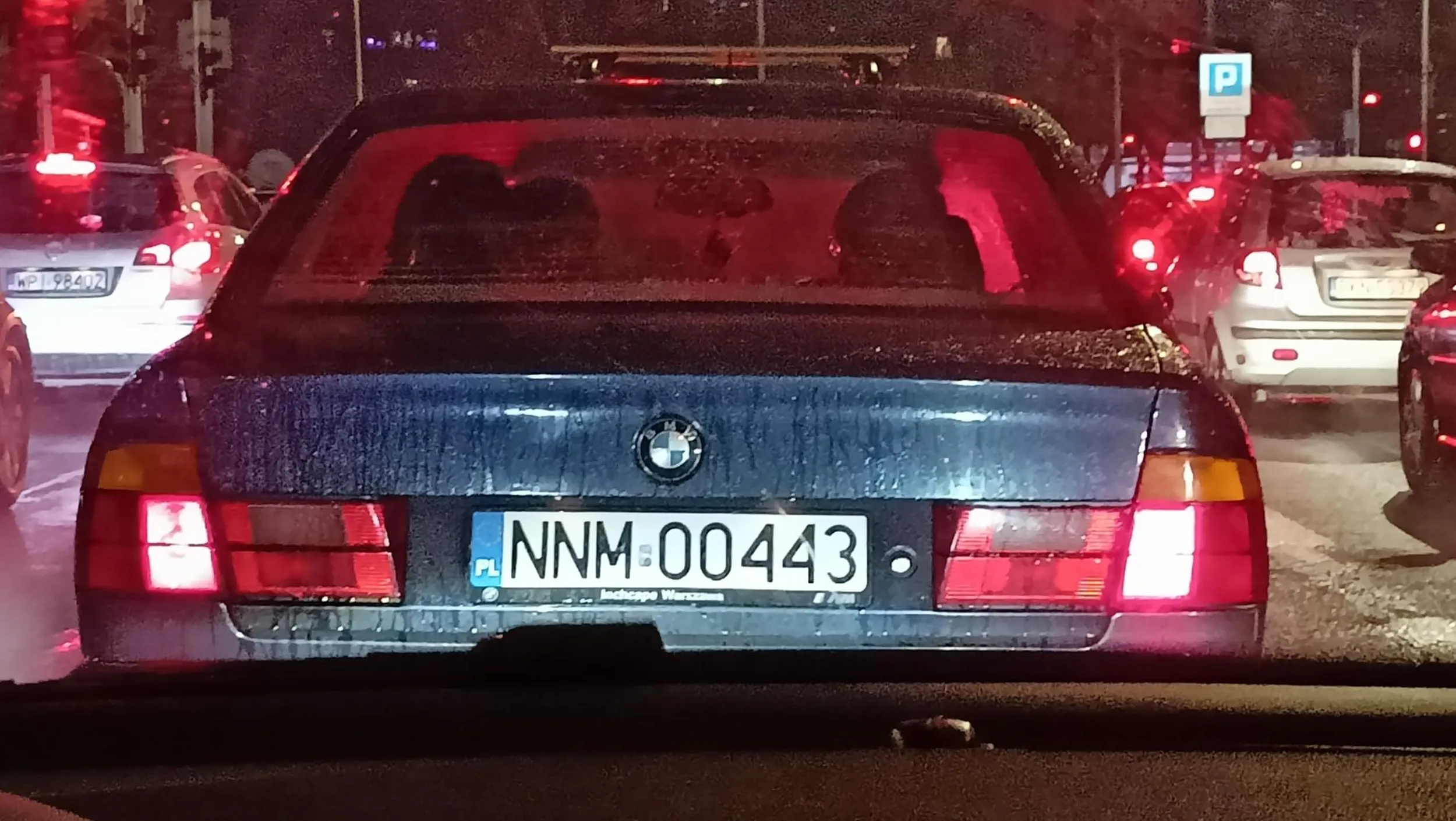 bandyta.  z bmw, wymusza pierwszenstwo, ni urzywa kierunkow  kto takim daje prawo jazdy