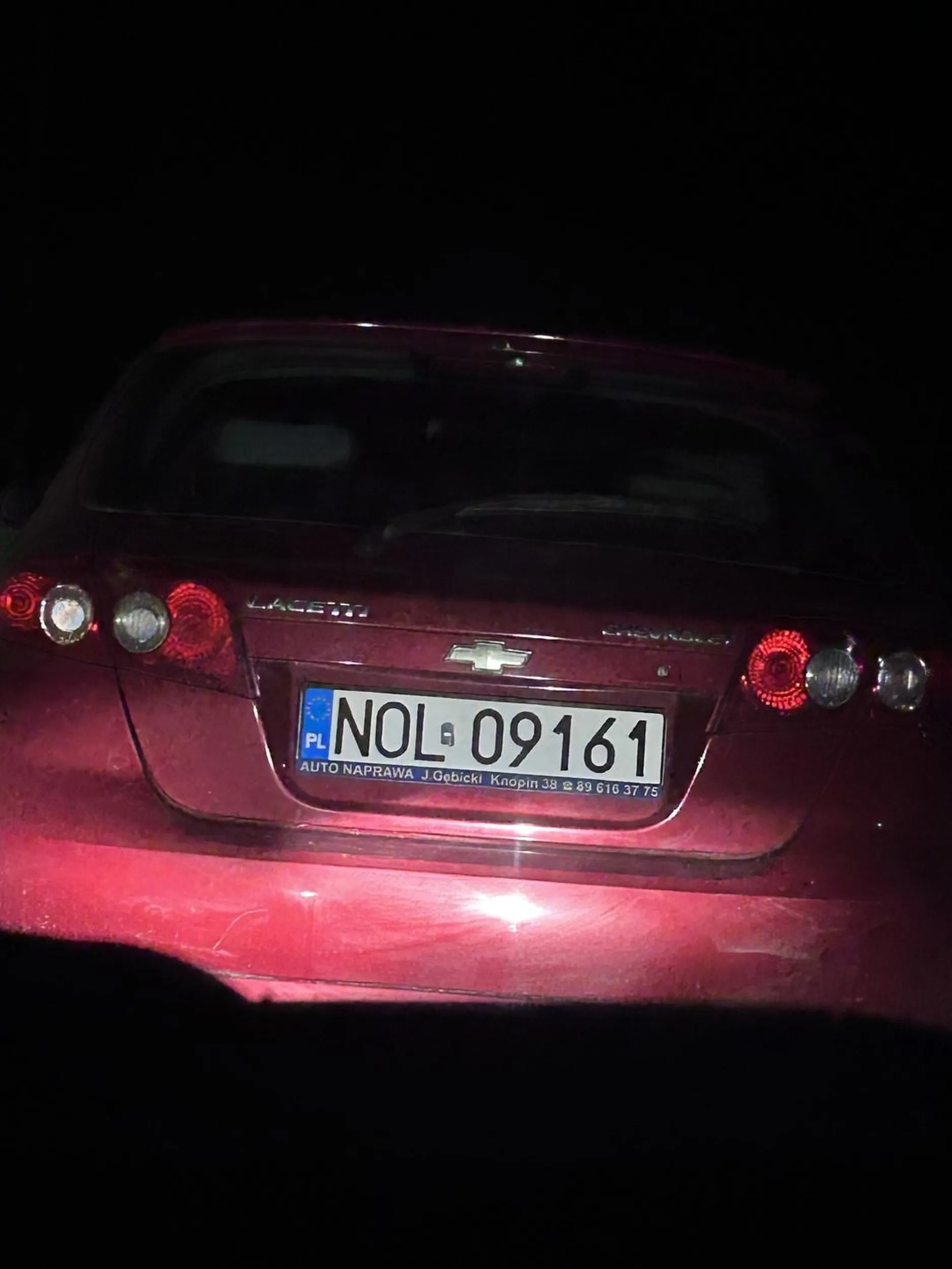 Naucz się jeździć durna babo. Nie dość, że wymusiłaś pierwszeństwo i gdybym nie zareagował, to mieli byśmy stłuczkę i to poważna, to w dodatku prawie potrąciłaś pieszego.