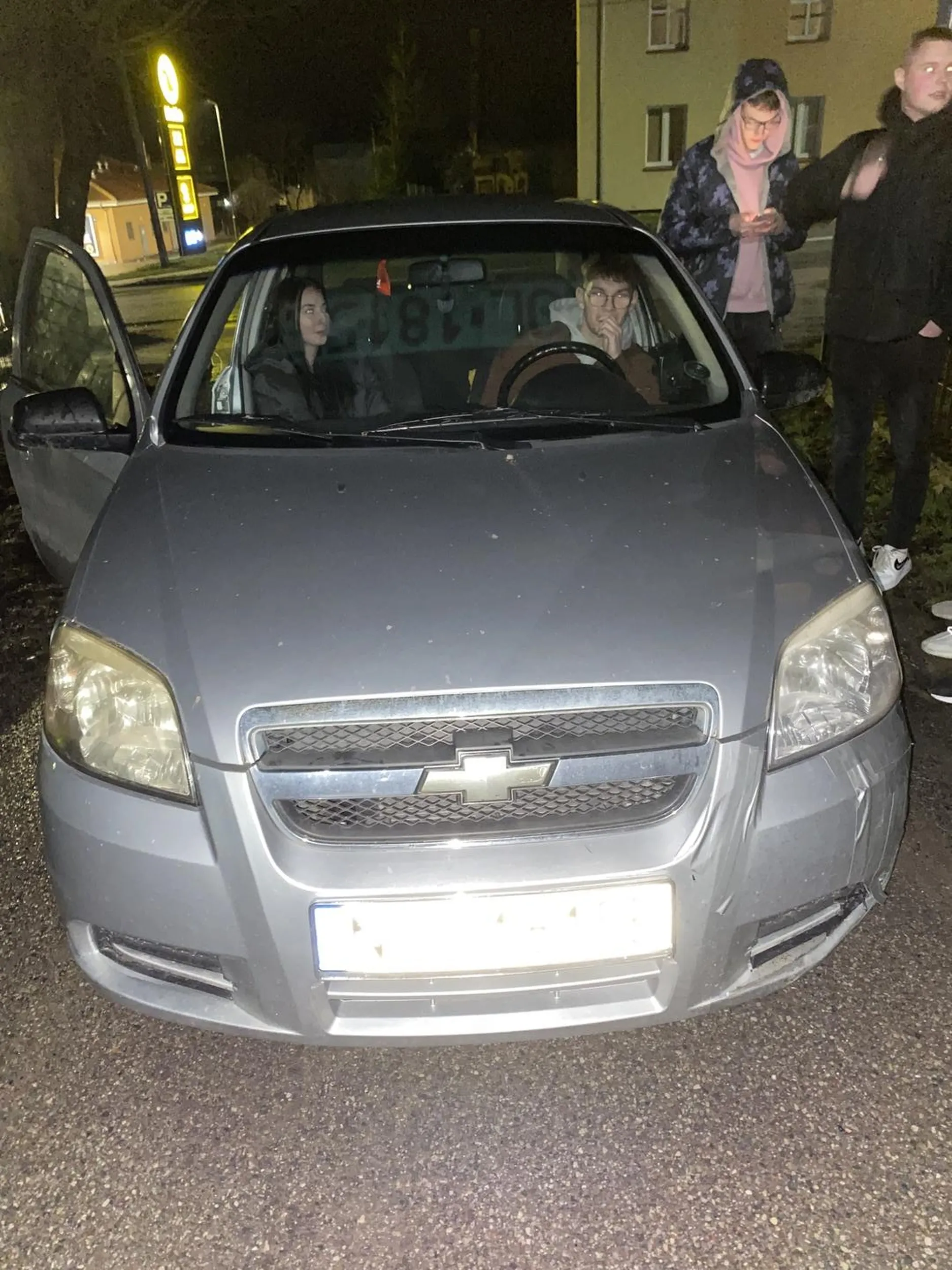 Nie polecam kierowcy potrącił mnie na pasach po czym wysiadł z samochodu i okazało sie ze jest nagi, zaczął uciekać i krzyczeć w nieznajomym mi języku