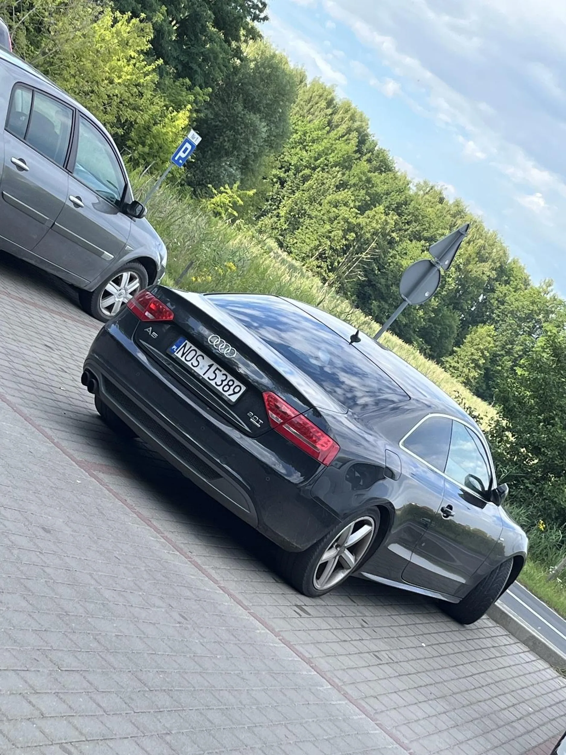 Ktoś tu nie umie parkować. Król z audi 2.0T