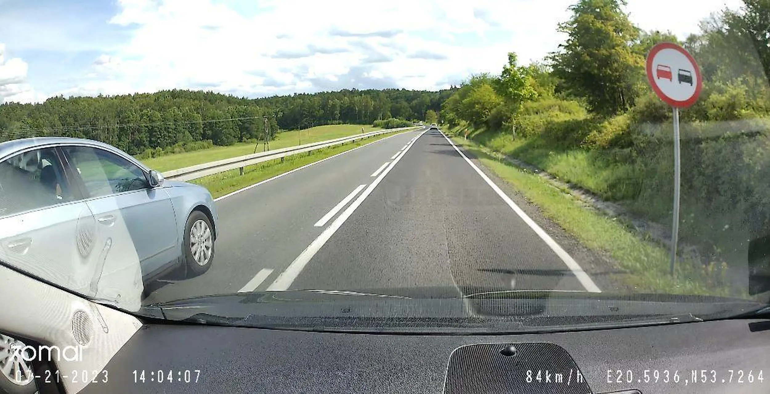 zakaz wyprzedzania ?