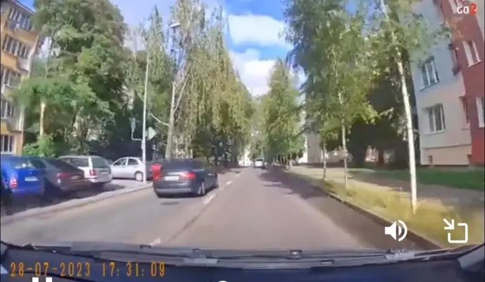 Wyprzedzanie na przejściu dla pieszych, jazda pod prąd na wąskiej ul. Kołobrzeskiej