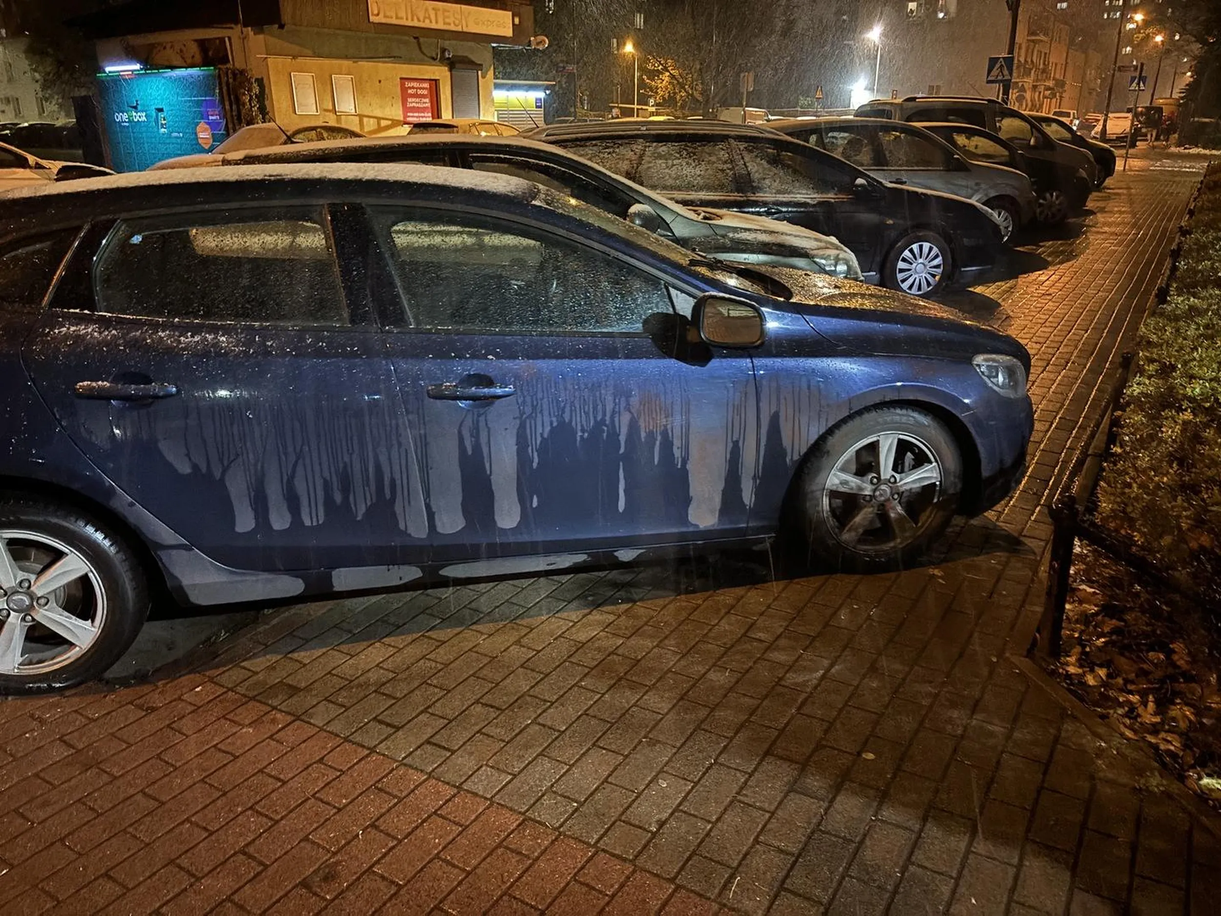 Zaparkował jak lamus bo pewnie jest nim na co dzień. Mela ci na pysk