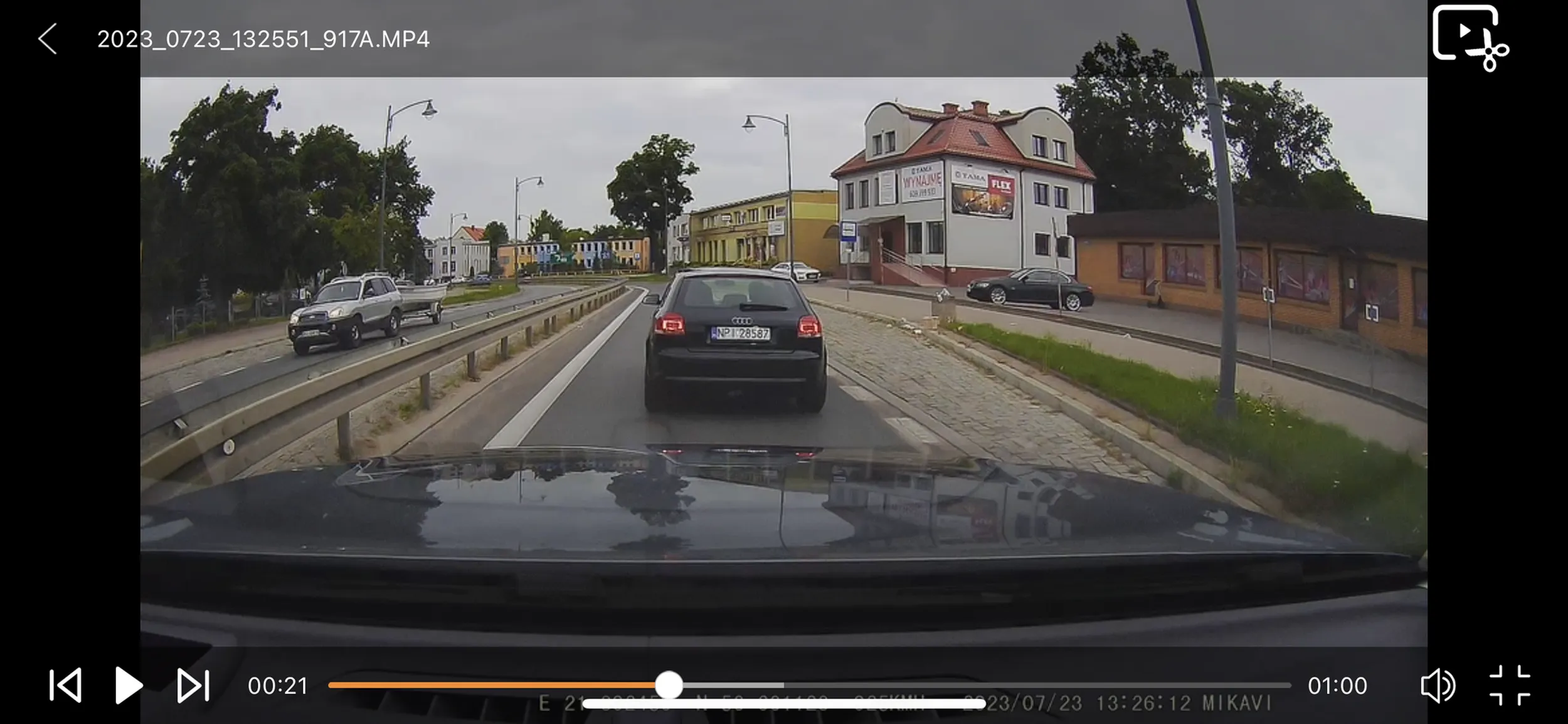 Uwaga na gnoja w starym spróchniały kałdi . Blokuje pas , hamuje w taki sposób aby kierujący za nim uderzył w tył tego trupa . Gdyby nie moja Żona , jego matka miała by syna bez zęba .