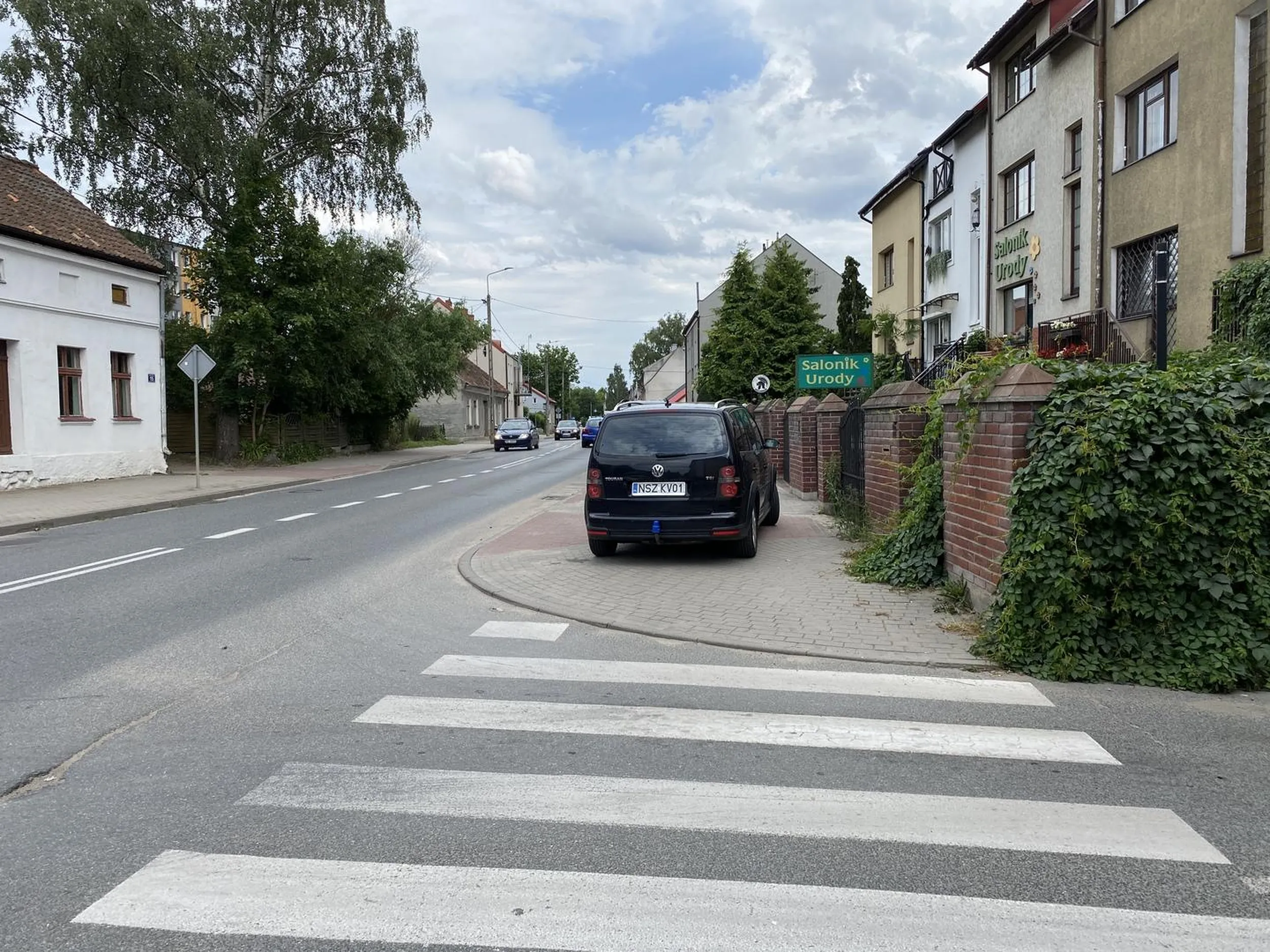 Pani mocno spieszyło się do kosmetyczki.