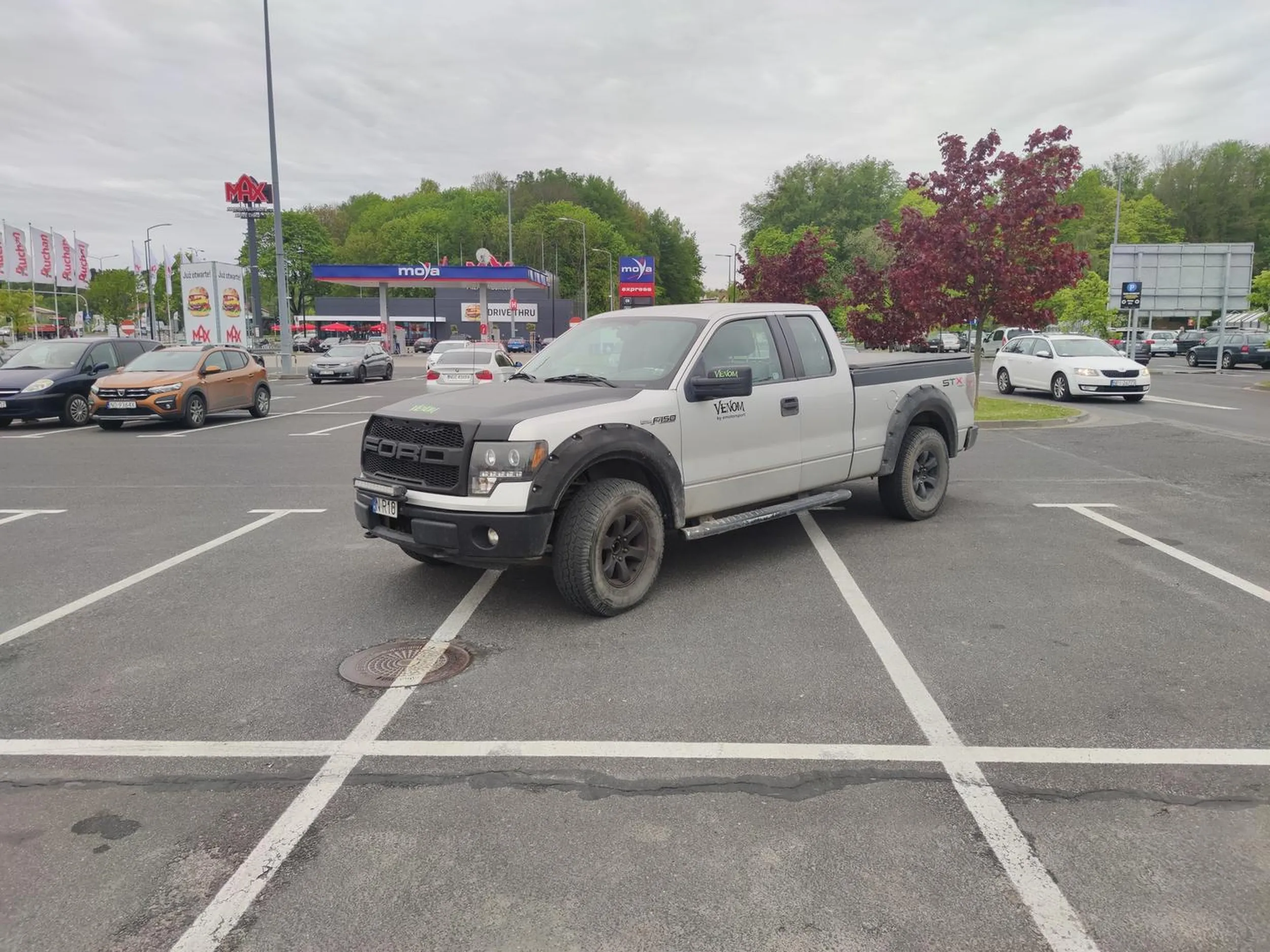 Szanowny kierowca urządził sobie parking VIP. Nieładnie.