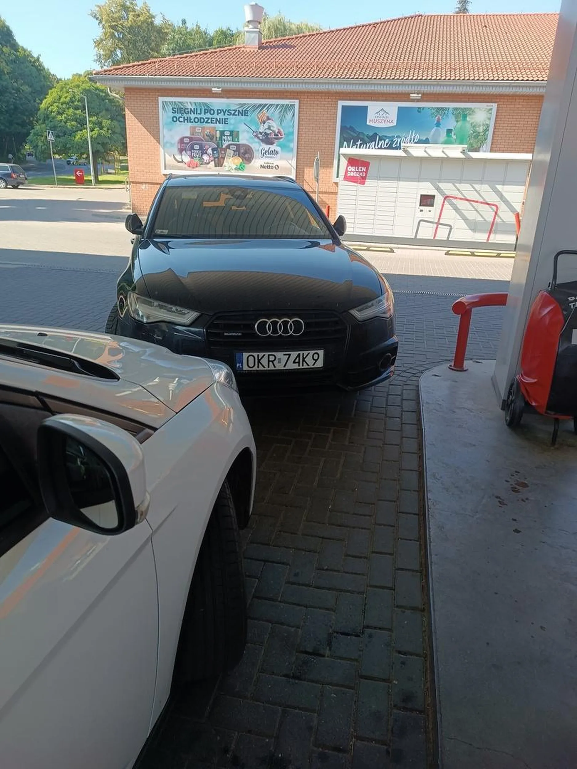 Pod dystrybutorem się tankuję a nie parkuje...