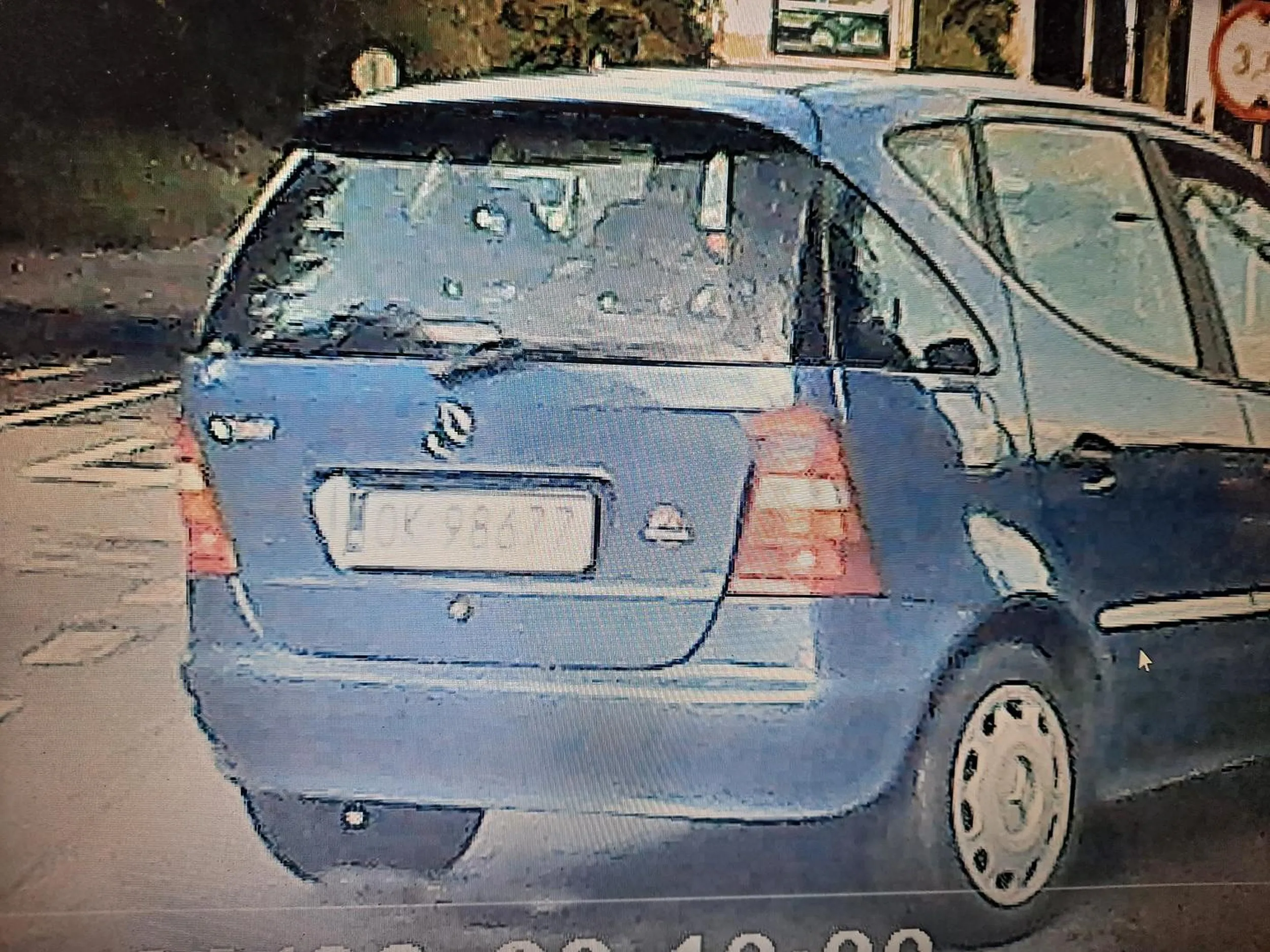 Jak już zajeżdżasz komuś drogę wymuszając na skrzyżowaniu to nie machaj tymi patykami jak Cię ktoś strąbi, bo kiedyś ktoś Ci je połamie. Zupełnie przez przypadek.