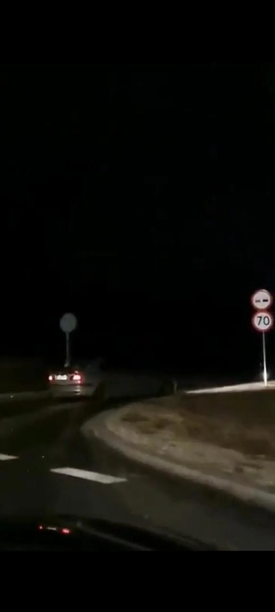 Kierowca nie odpowiedzialny, driftuje na publicznych drogach