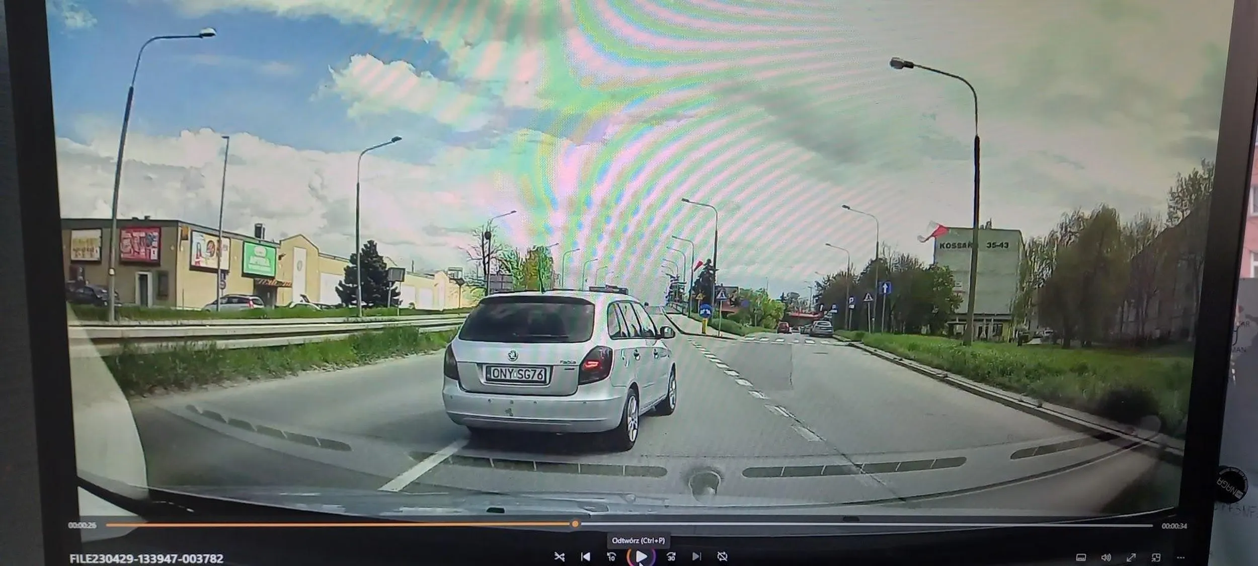 Chciałbym pozdrowić barana ze skody. Czekam aż nastepnym razem sie nie zmieścisz i mam nadzieje że nikomu innemu krzywdy nie zrobisz.