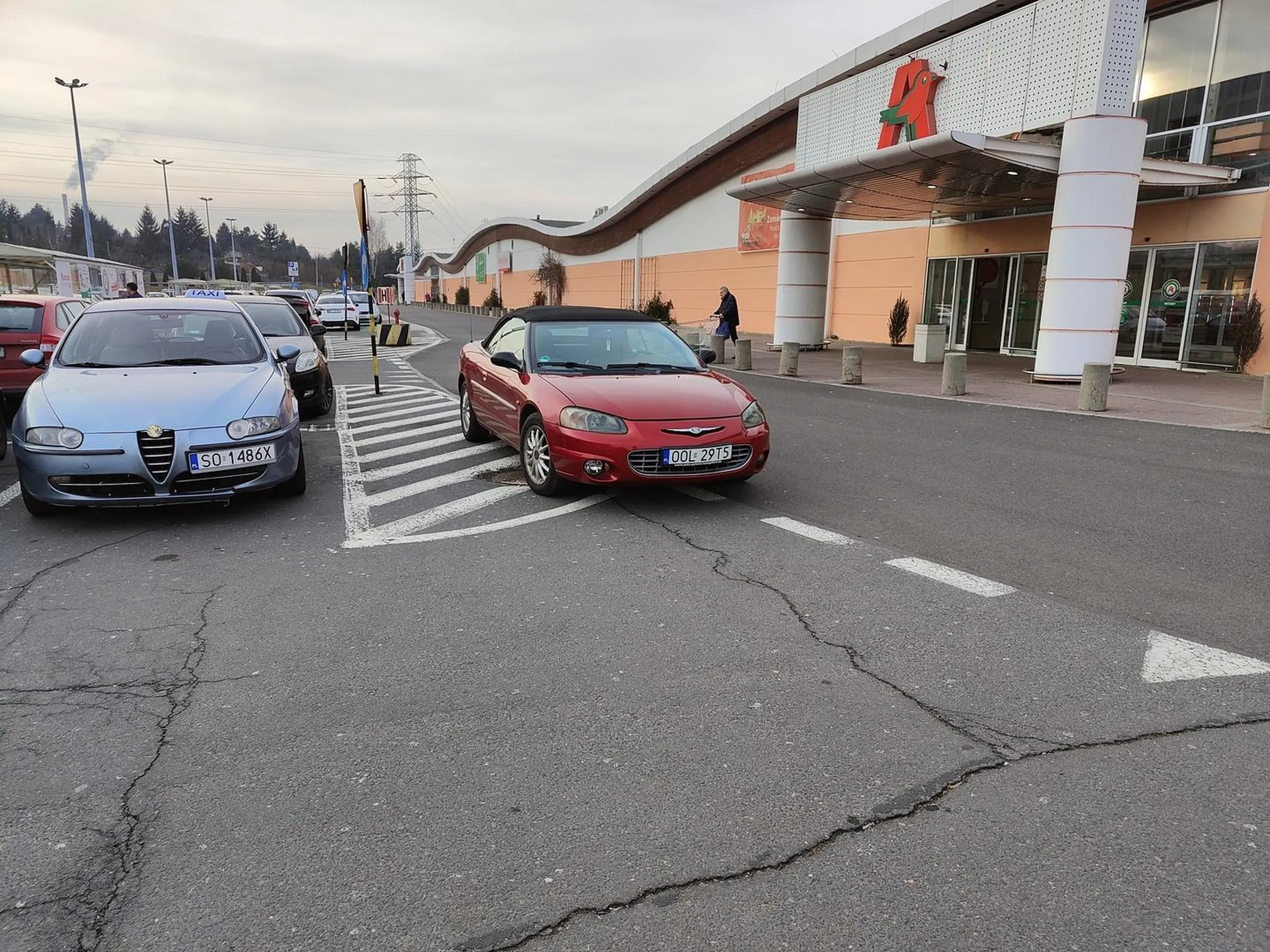 Sporo miejsca na parkingu, ale co tam...