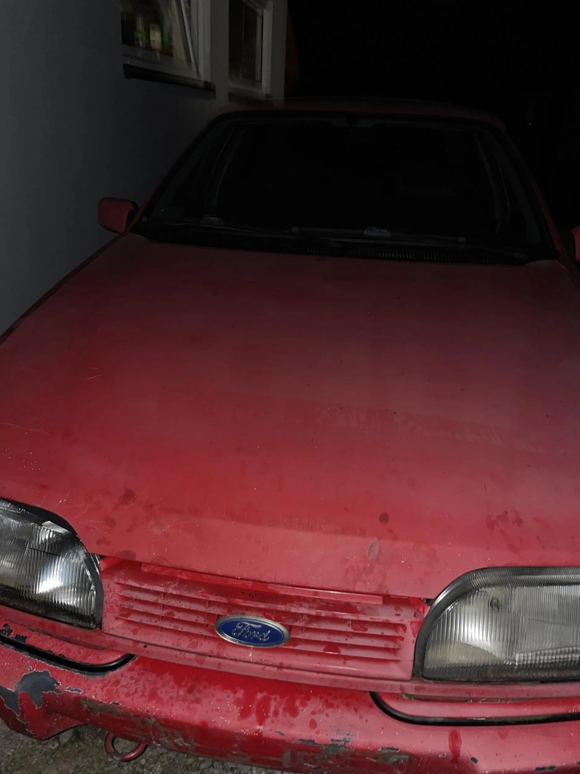 brudne śmierdzące gowno stoi gdzies na letowicach i wrasta w ziemie