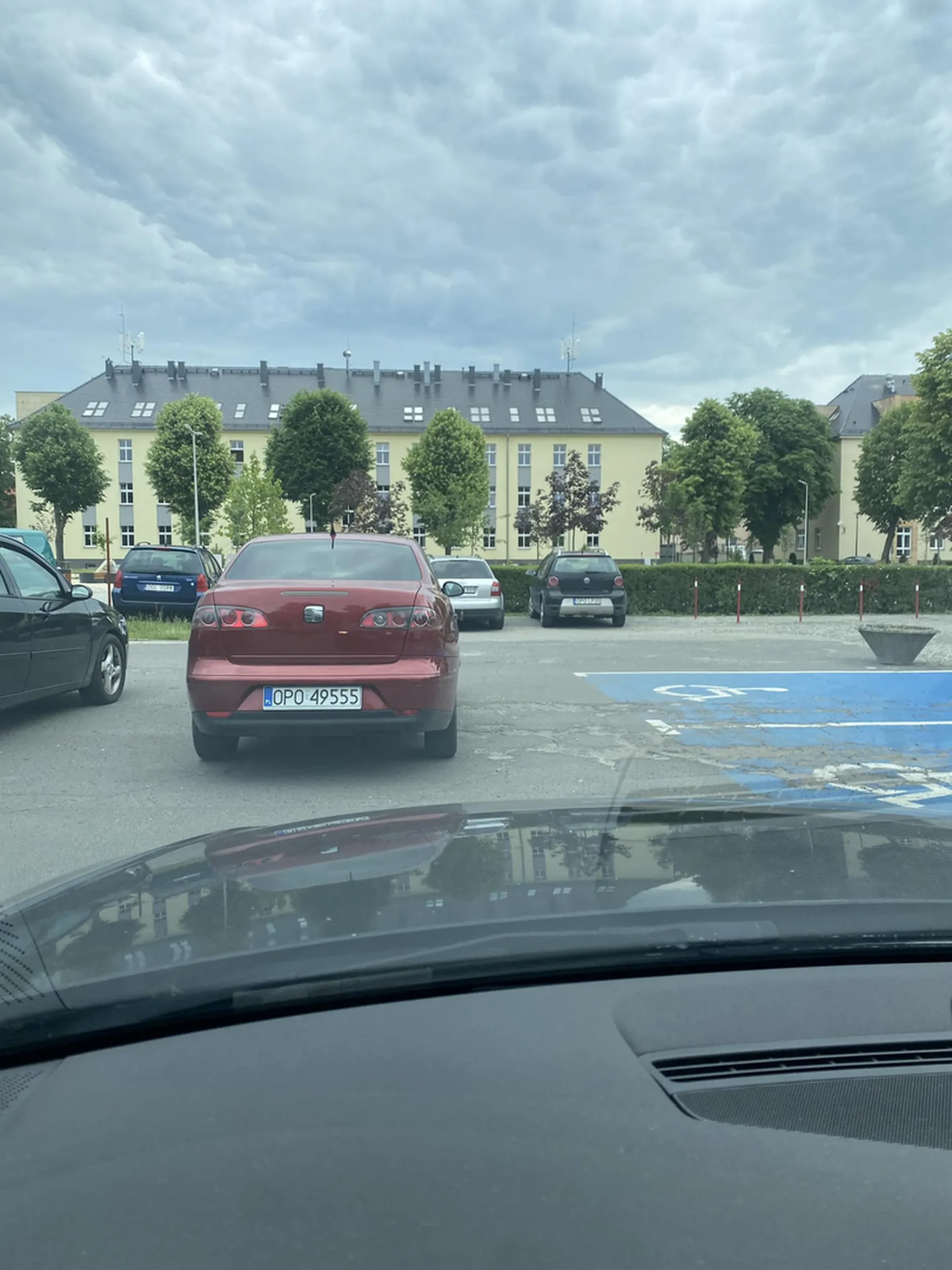 Kierowca blokuje mi moje cudowne miejsce