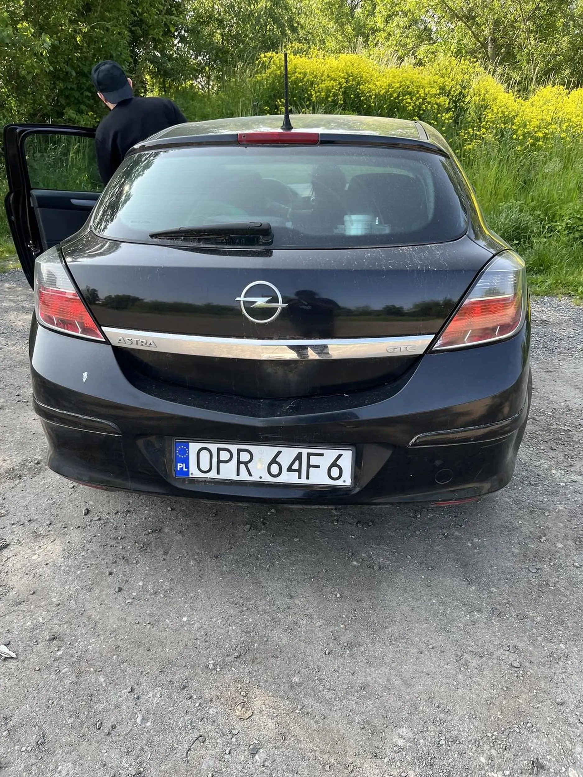 Złodzieje !!!! Ukraińska para złodziejów !!! Uwaga !!! Okradli mnie na miejskiej plaży z Opolu i uciekli