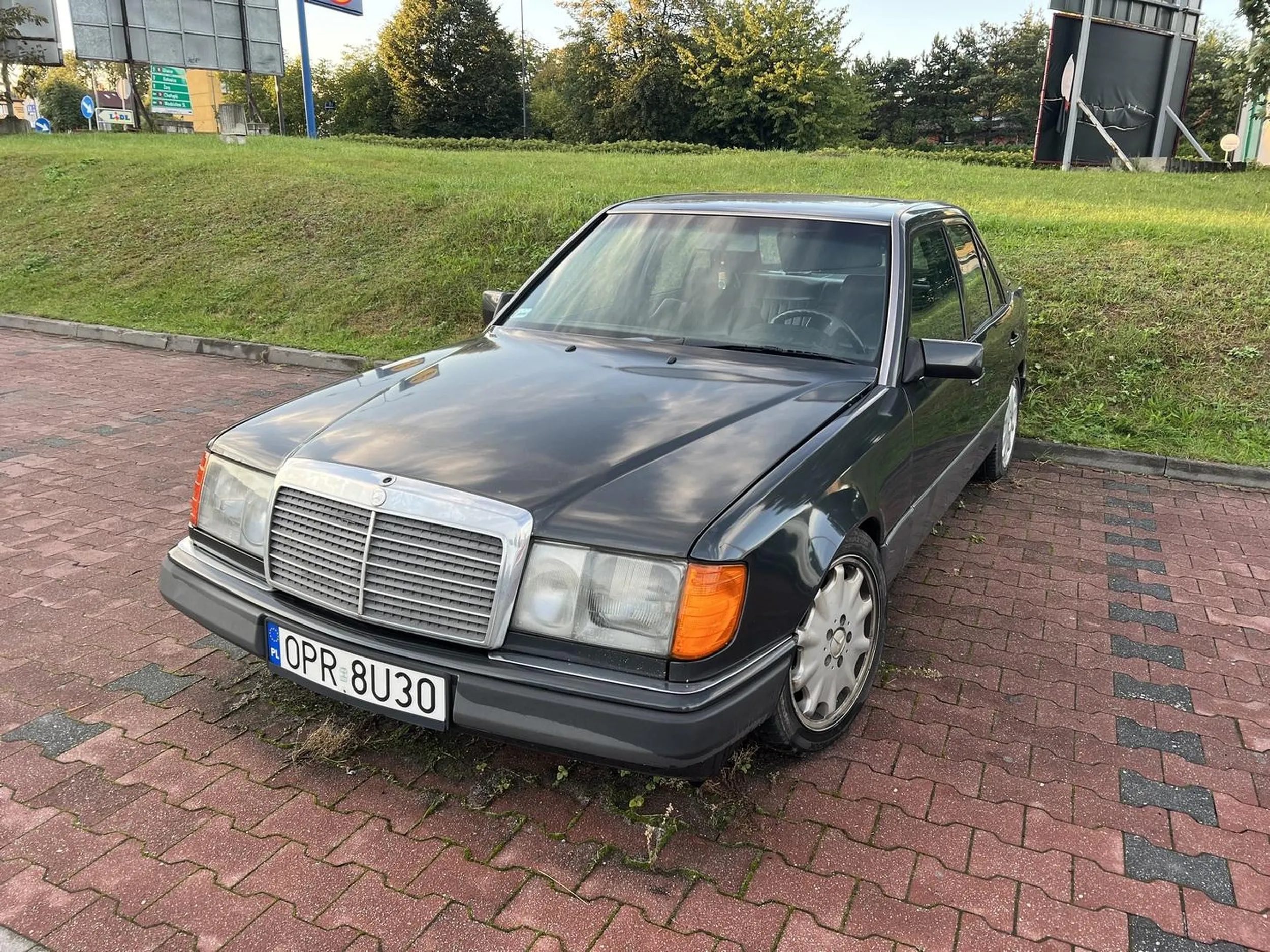 Stoi pod lidlem w Rybniku, może ktoś szuka po dobrym balecie ?