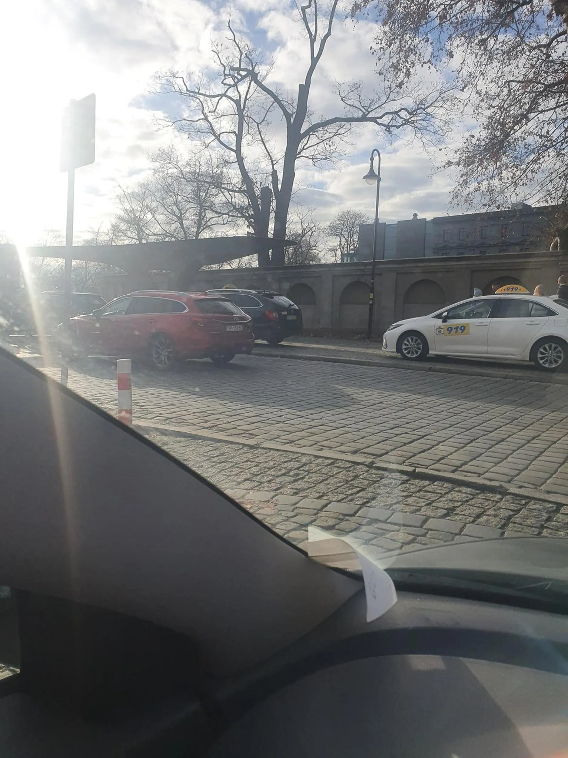 Puszczasz go na parkingu a on nawet nie podziekuje....