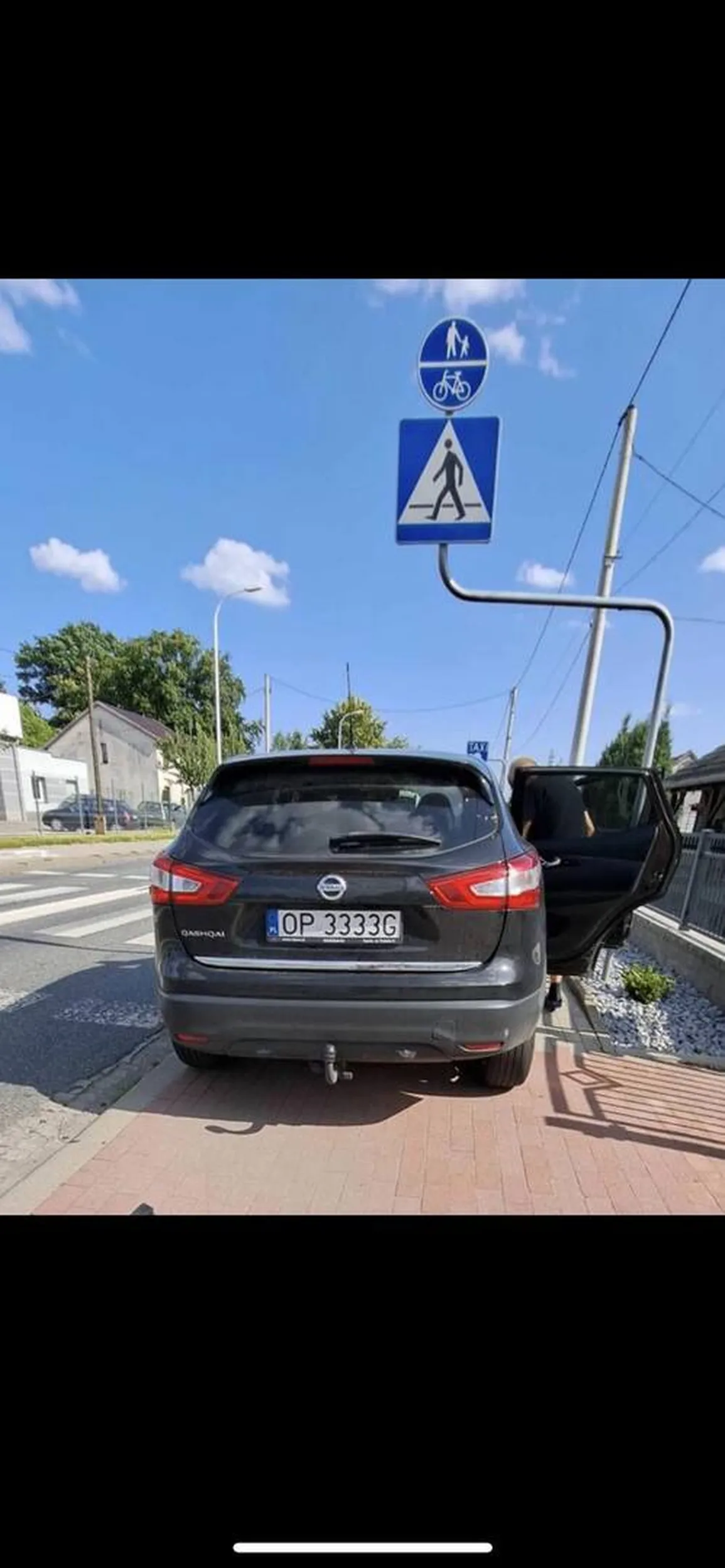 Mistrz parkowania na chodniku i przejściu dla pieszych. Potencjlany morderca.