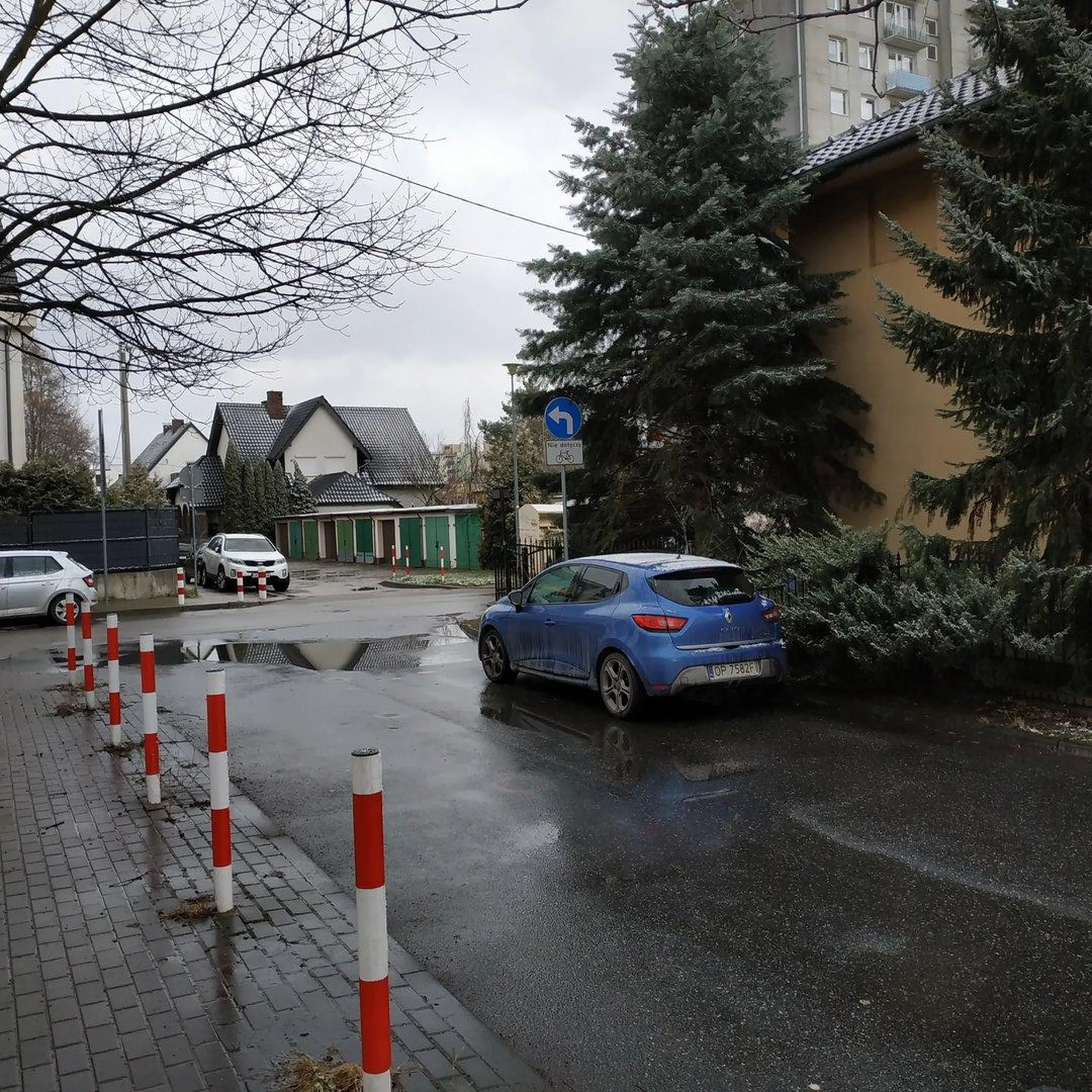 Mistrz wkurzania ns skrzyżowaniu.