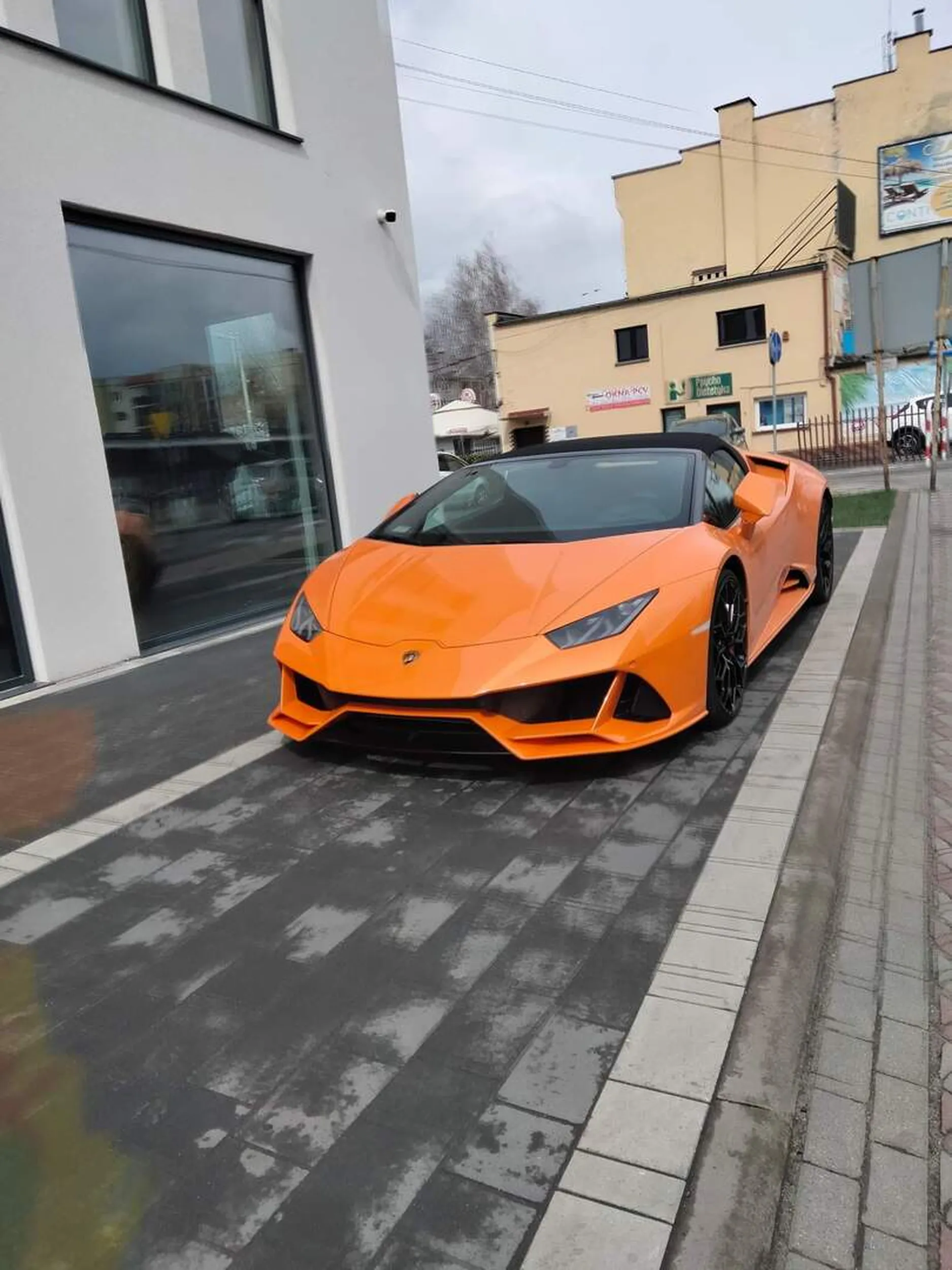 Ładny kangur bracie, jaki motor? Pozdrawia 2lt ?