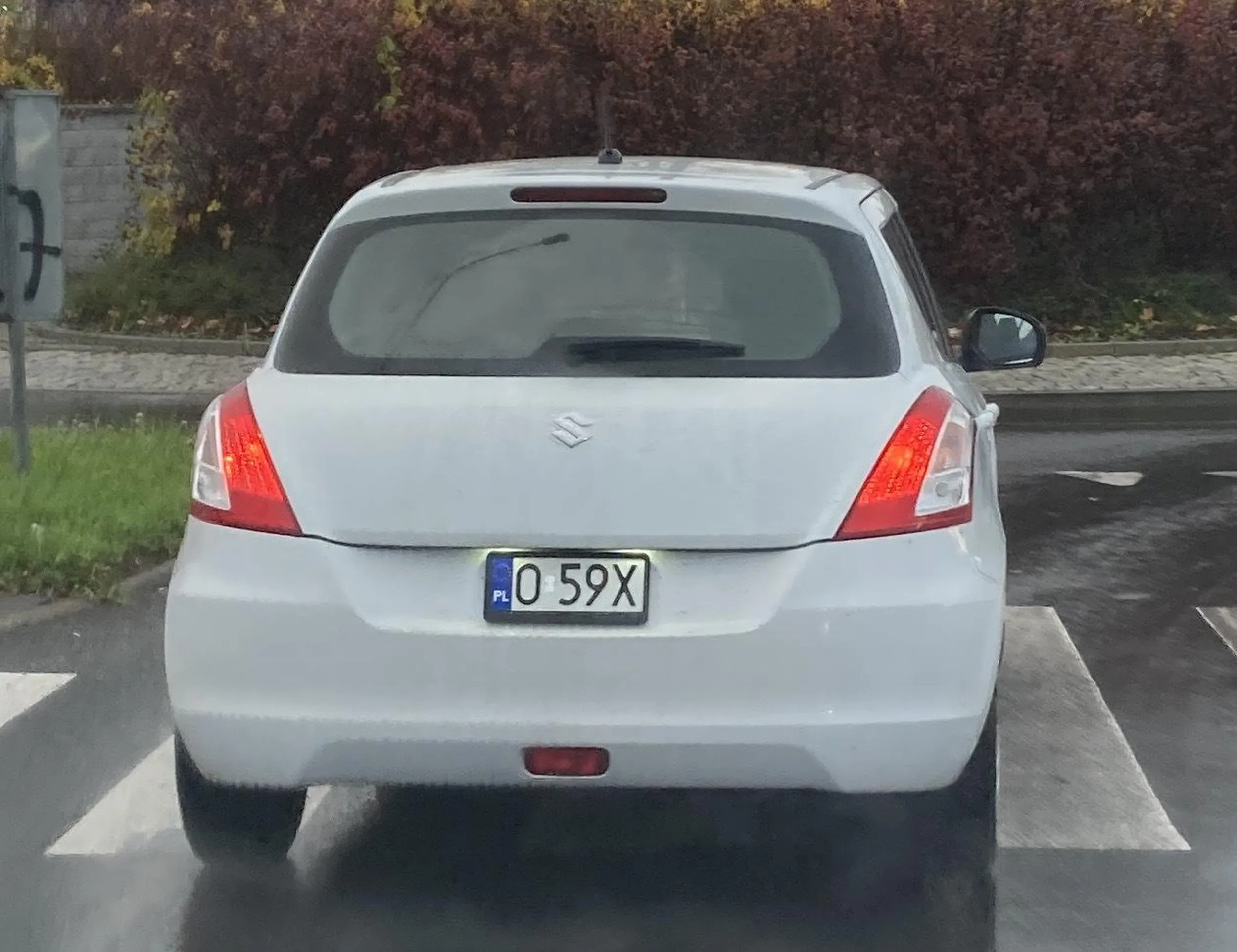 Kogo irytują osoby zaślepiające otwory na tablice i udające, że mają wąską przestrzeń na tablicę? Na przeglądzie powinno to być karane.