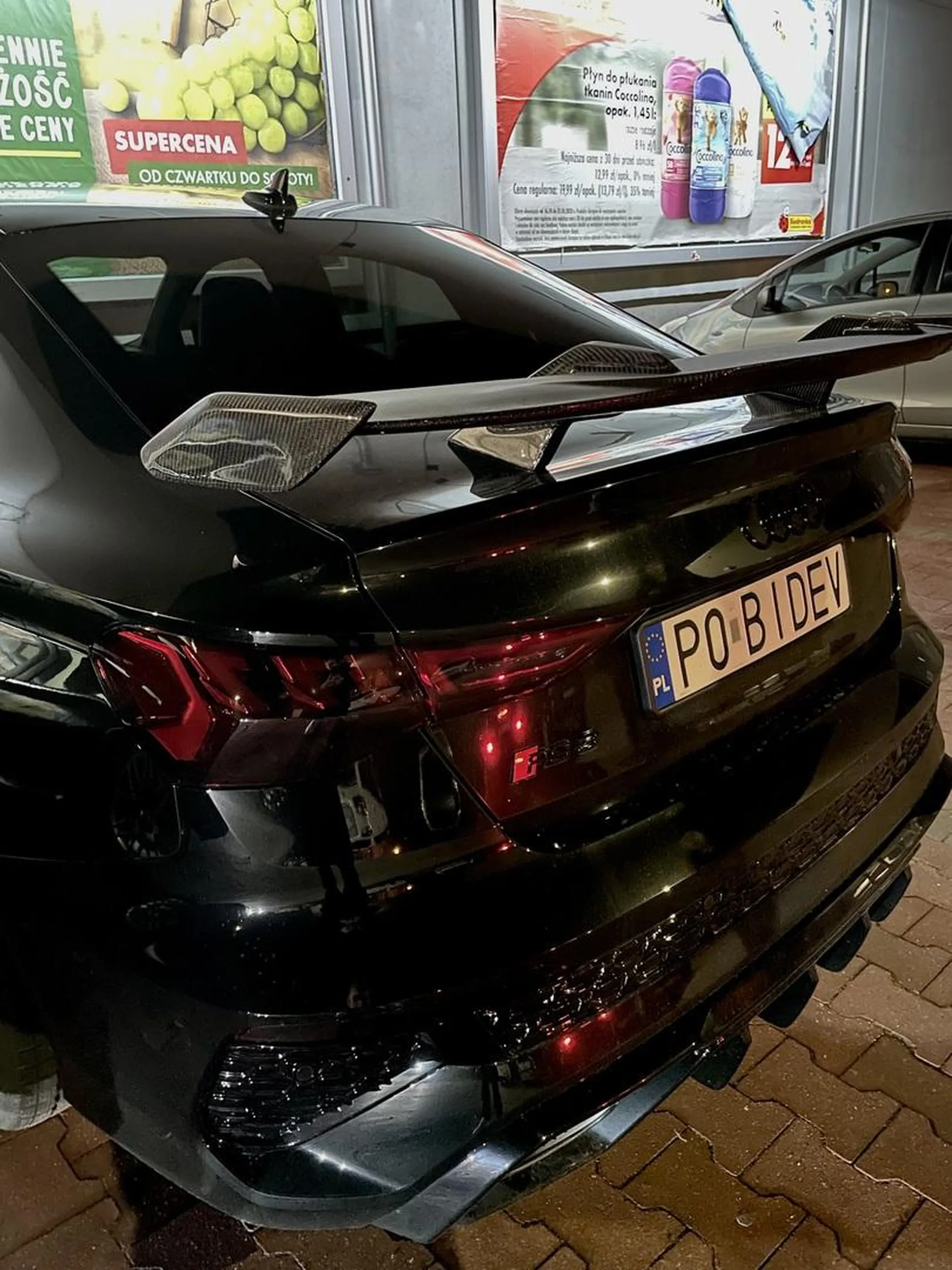 Zajebisty ziomuś dał nam obejrzeć z kumplem rs3 w środku i dał miodu