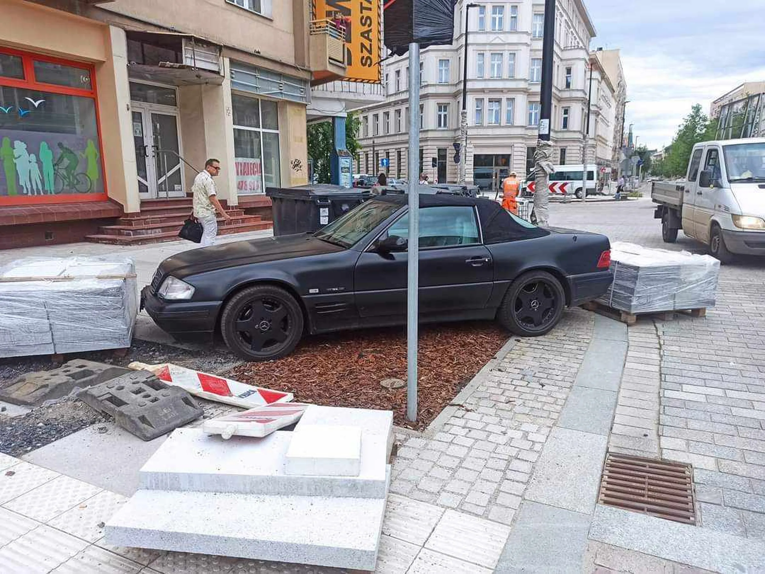 Gratuluję umiejętności parkowania. Budowlańcy dali nauczkę