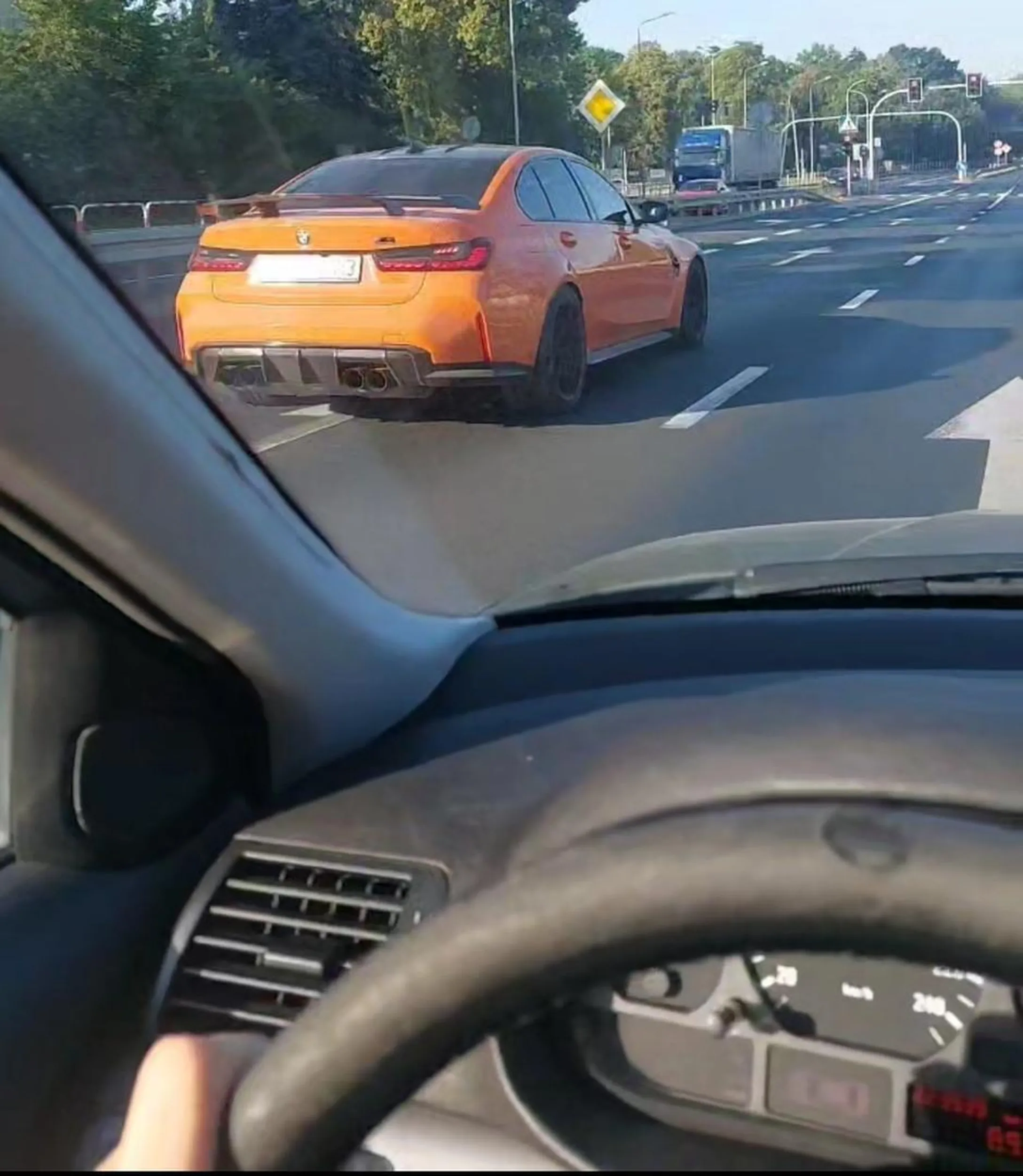 Pozdrawiam z rana na warszawskiej . Strzela zajebiście :P kolor robi robotę ❤️