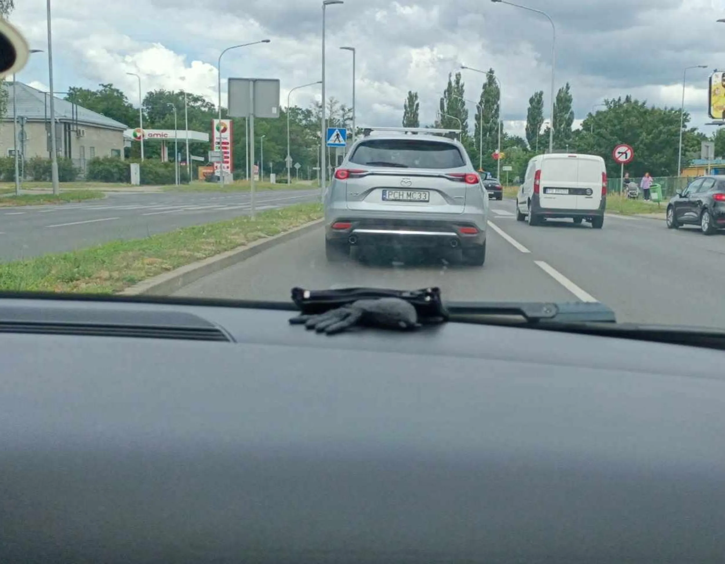 Jeździ bez kierunków dziadu