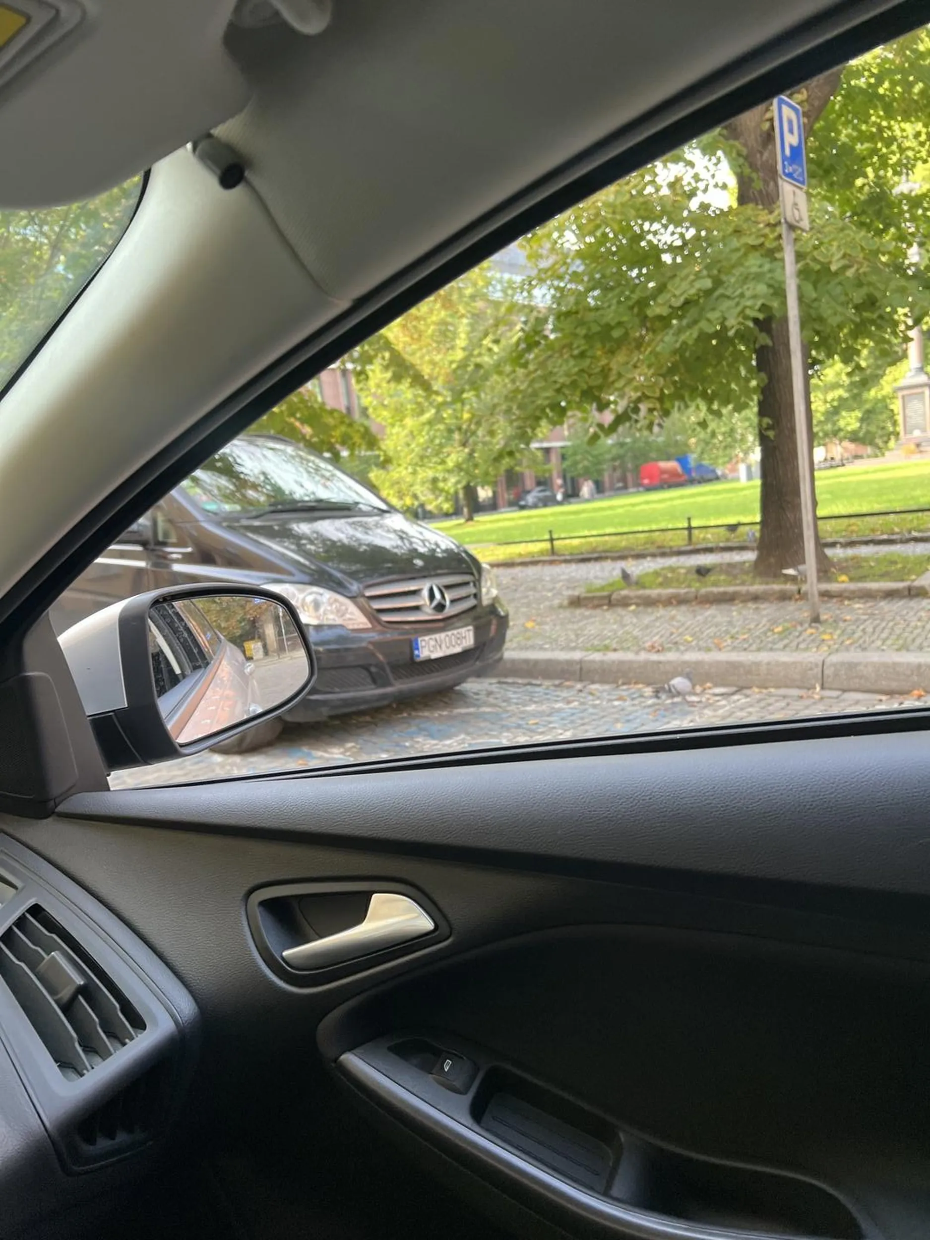 Wjeżdża w miejsca zakazane z banerami politycznymi był pod wpływem alkoholu