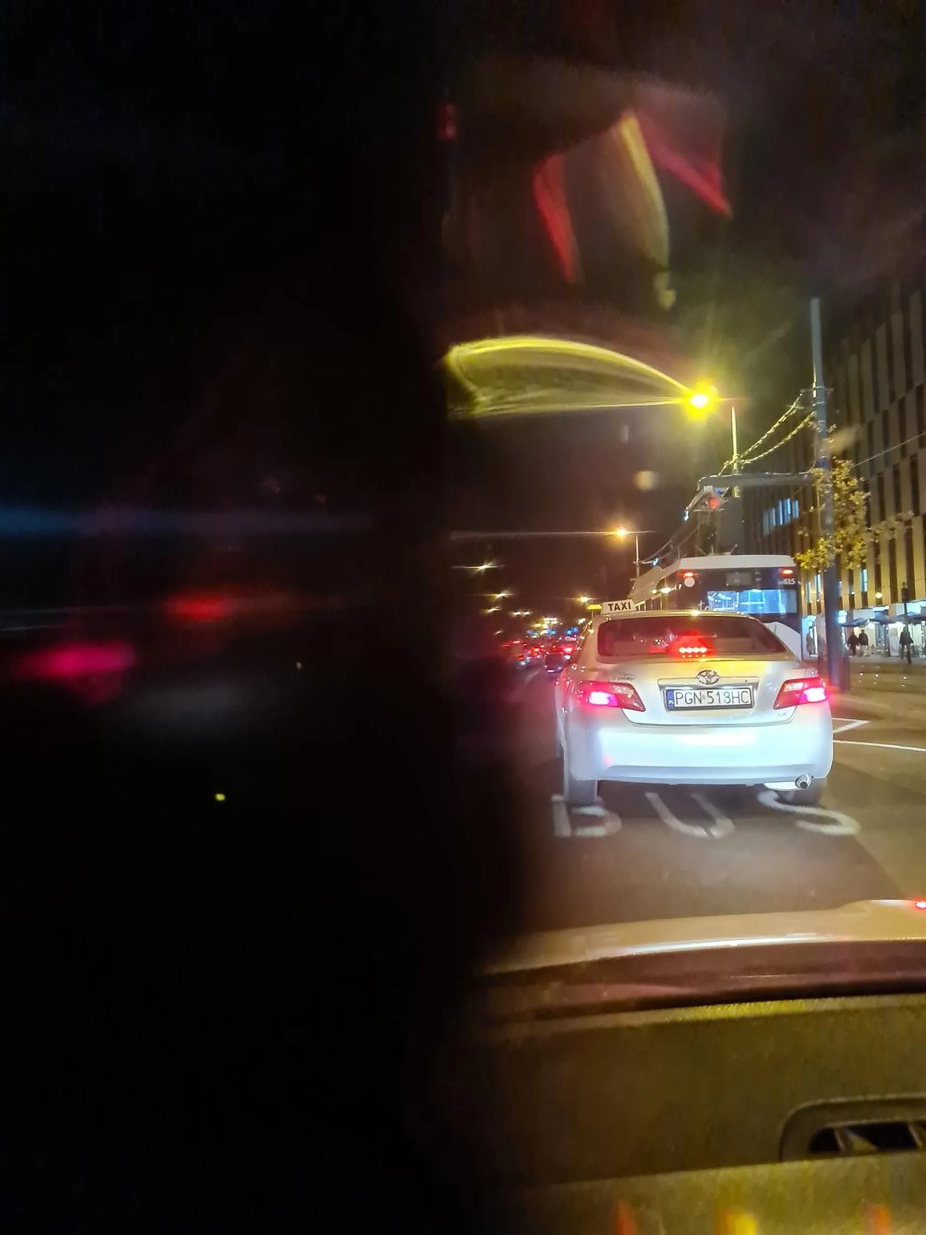 Kierowca wymusza pierwszeństwo