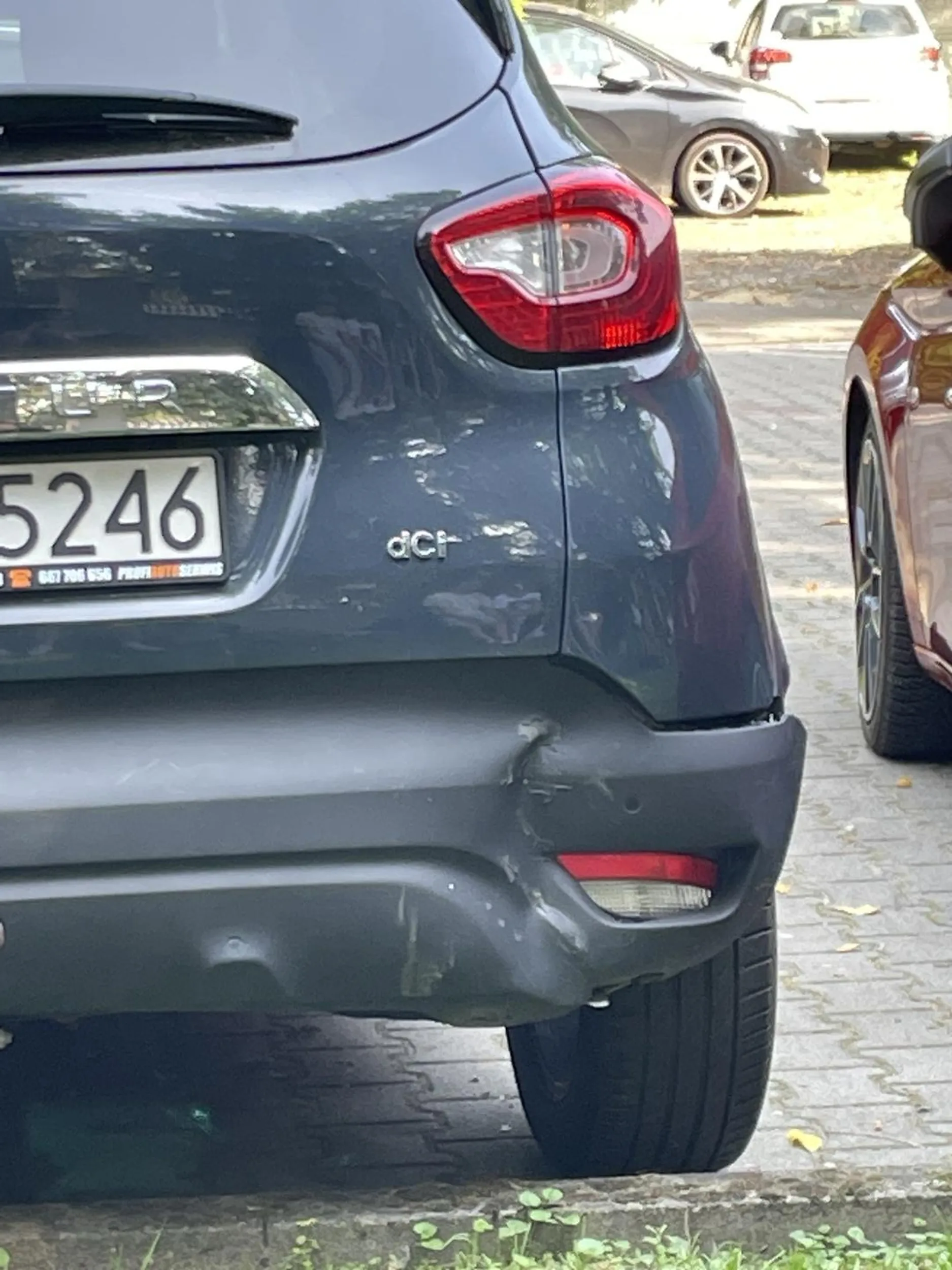 Kierowca tego pojazdu potrącił człowieka pod szkoła średnia. Nie pozdrawiam