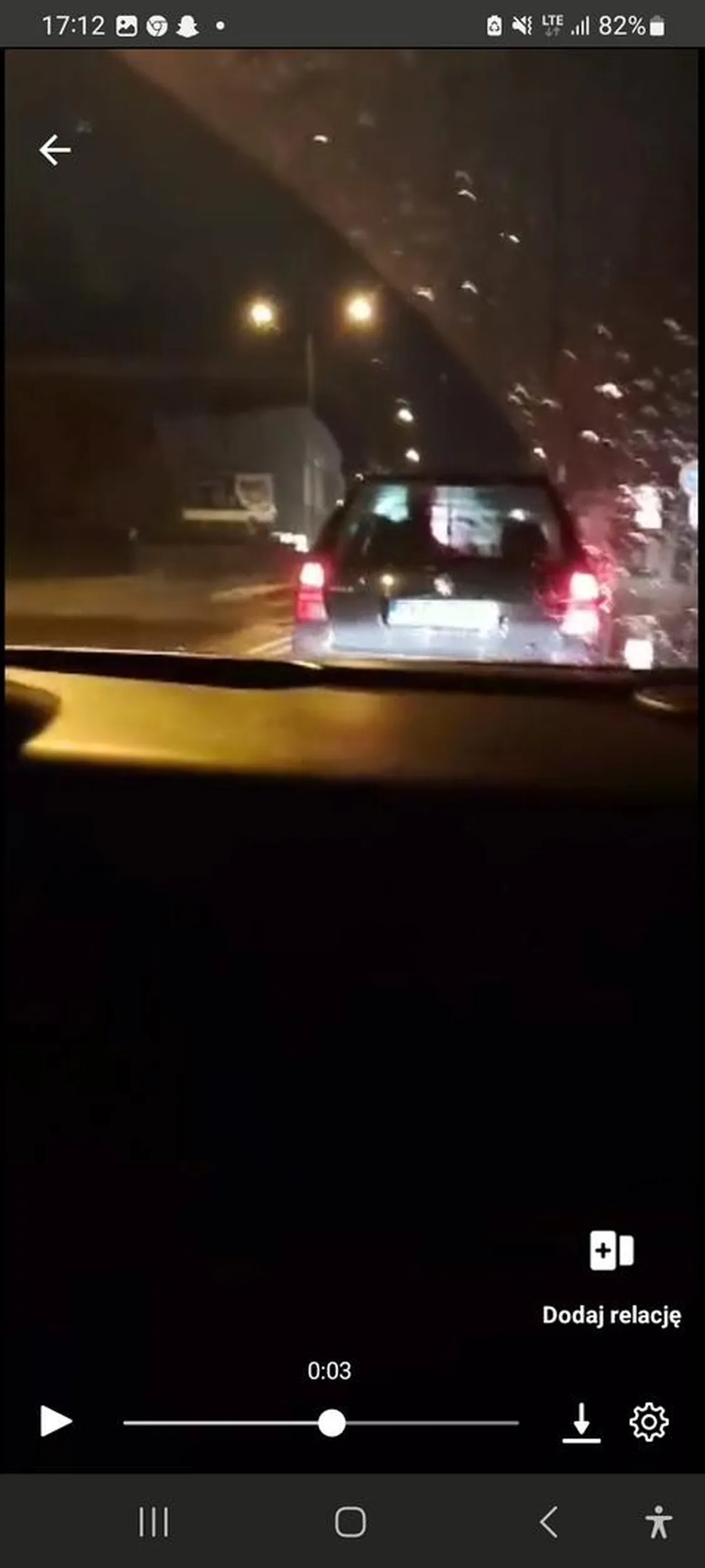 Jedzie jak pizza ciągnie się przepuszcza wszystkich i jedzie z 20 na godzinę