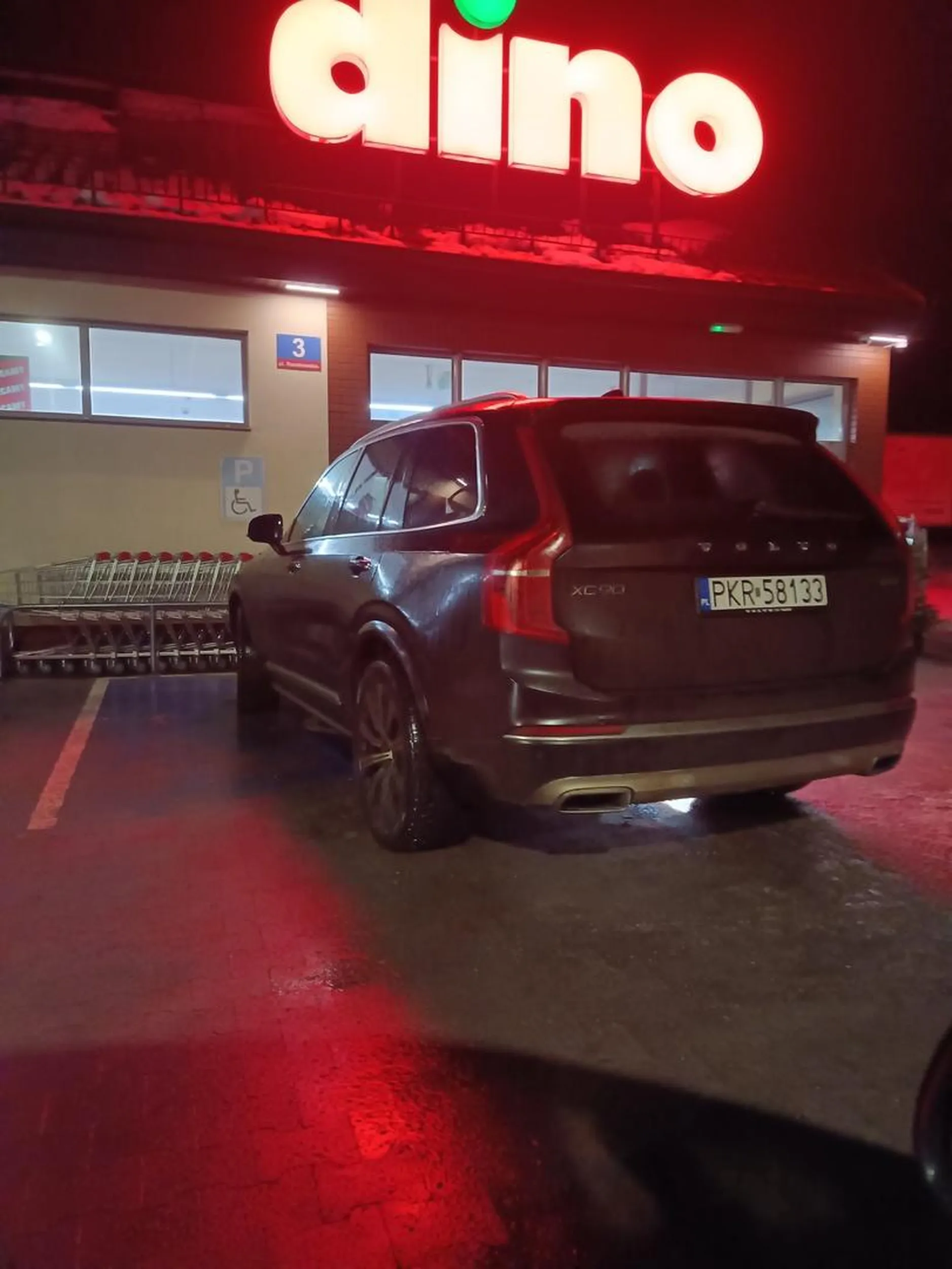 Od razu dodam. nie, nie było za szybą kartki o osobie niepełnosprawnej korzystającej z tego pojazdu