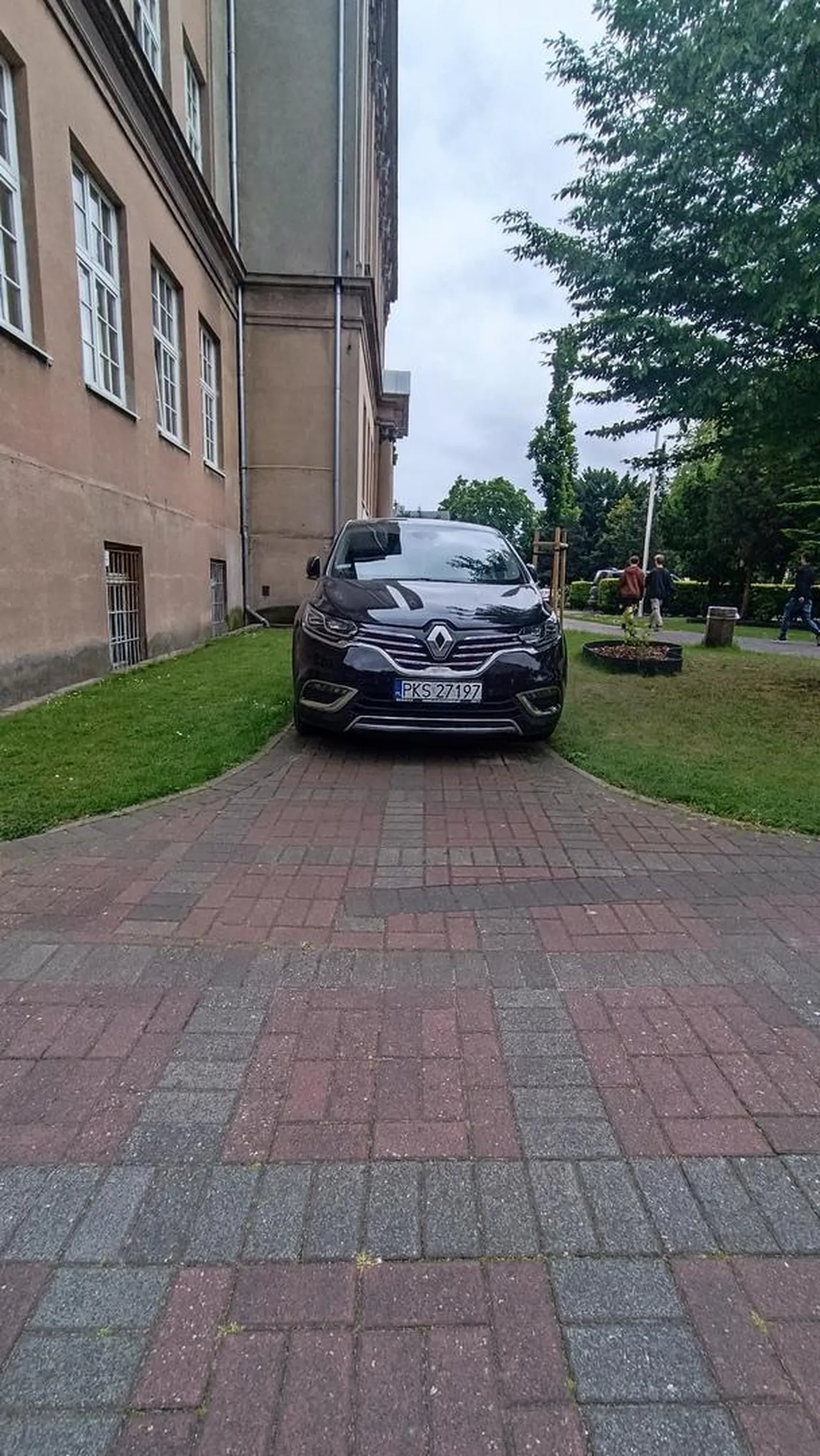 Notorycznie staje na środku chodnika