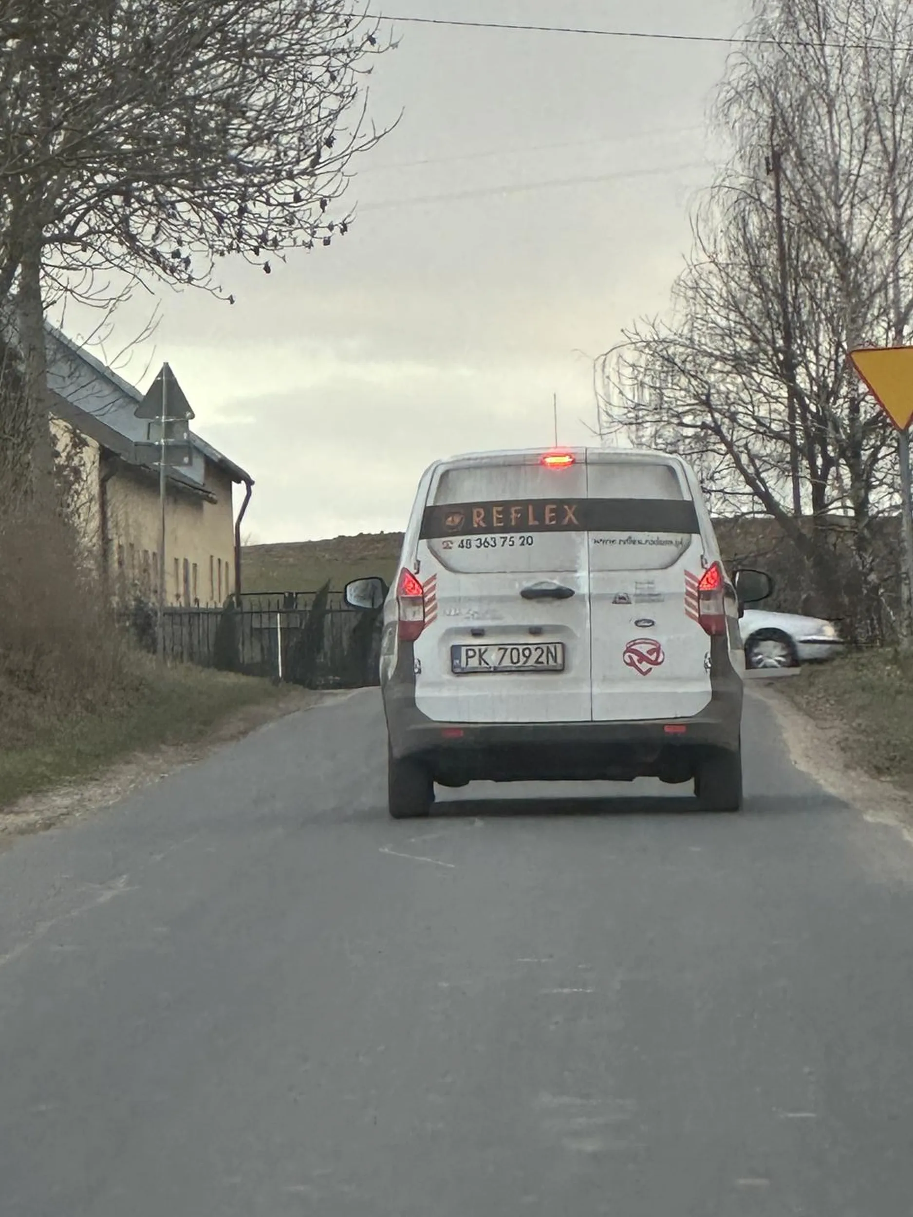 Człowieku, ile można jechać za Tobą Seicento żebyś w końcu zrozumiał ze chce Cię wyprzedzić, albo jedz z normalna prędkością, albo przesiądź się na rower. To było straszne. Pewnie wszędzie sie spóźniasz. Moja ślepa ciotka szybciej jeździ