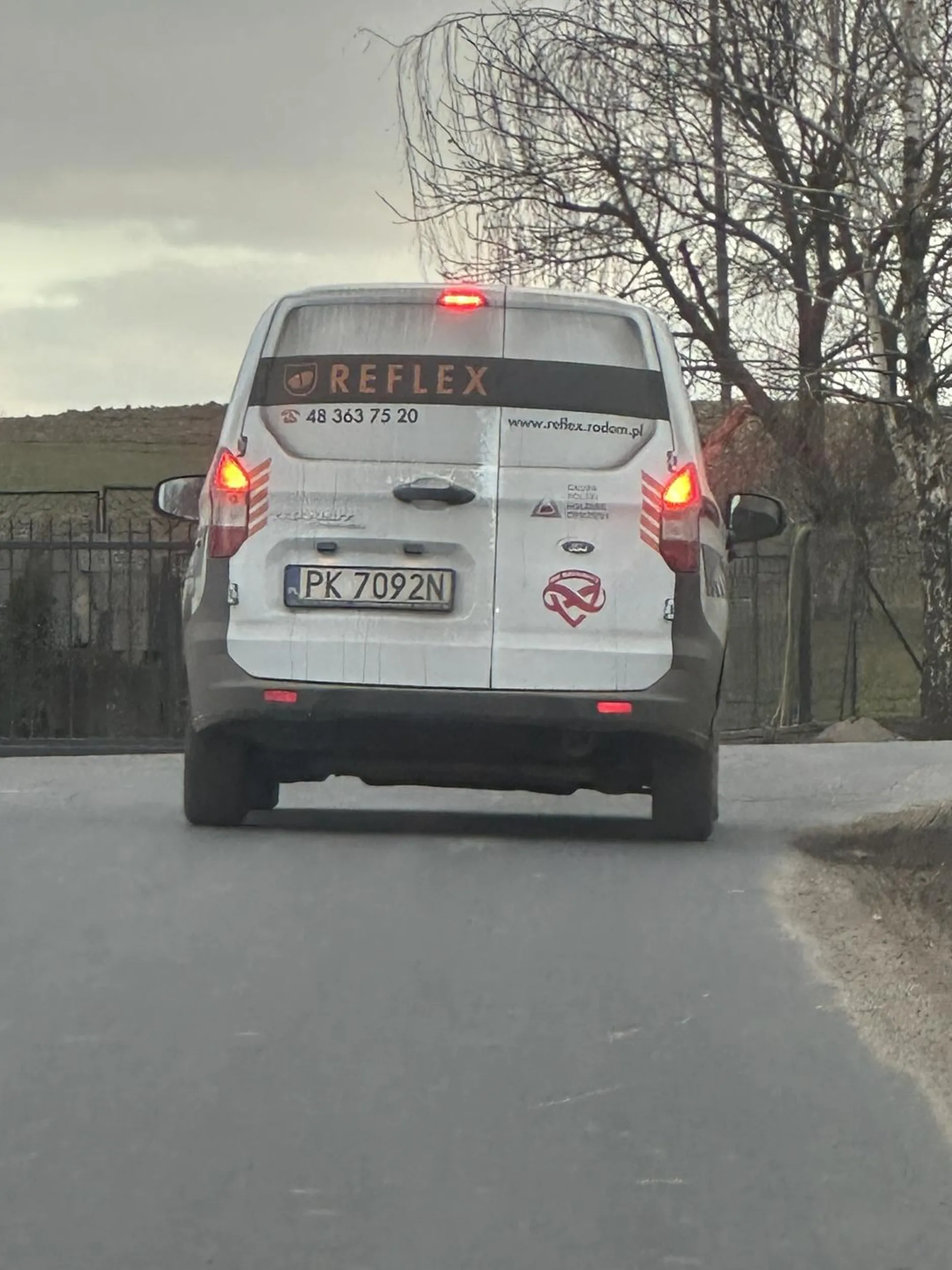 Chciałem Cię wyprzedzić sejcento, ale nie chciałeś mi zrobić miejsca. Gejuuu przestaw się na rower!!