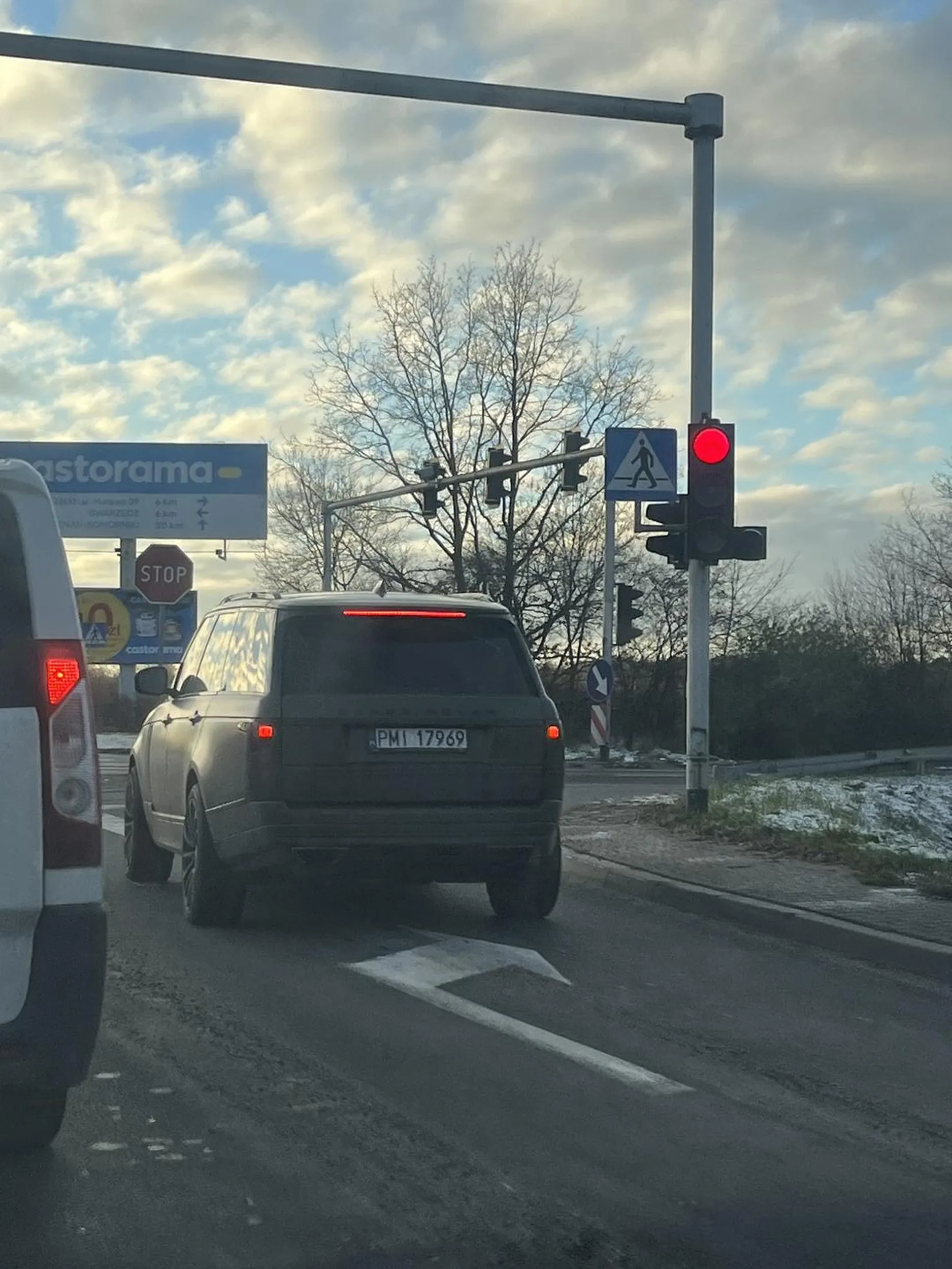 Oby jak najmniej kretynow twojego pokroju na drogach. Chyba chce się popisać wydechem i zapierdziela ponad 100 po oblodzonej jezdni, przy ograniczeniu do 70. Oby twoje szarżowanie skończyło się tylko źle dla Ciebie